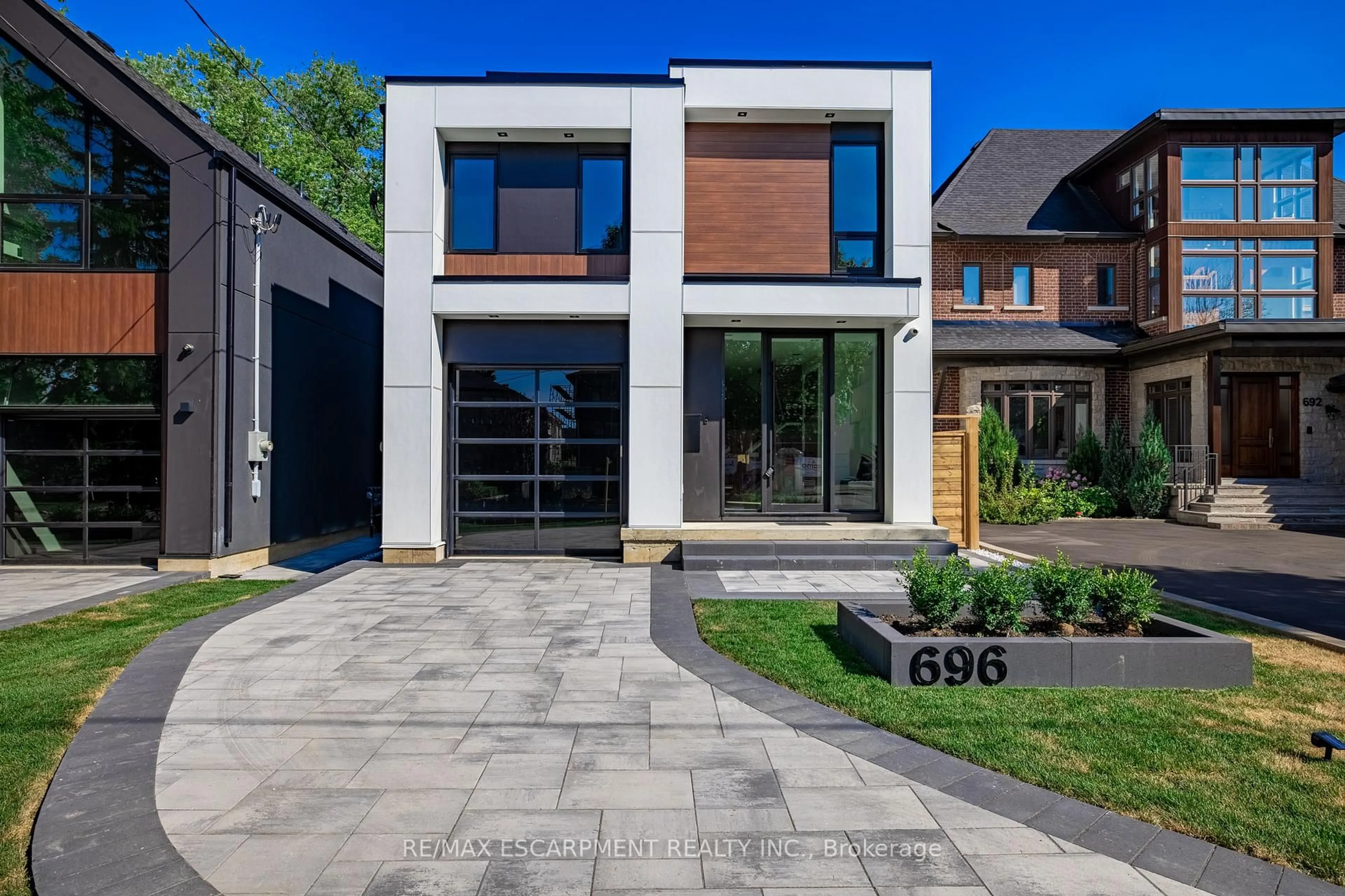 Home with brick exterior material, street for 696 Montbeck Cres, Mississauga Ontario L5G 1P3