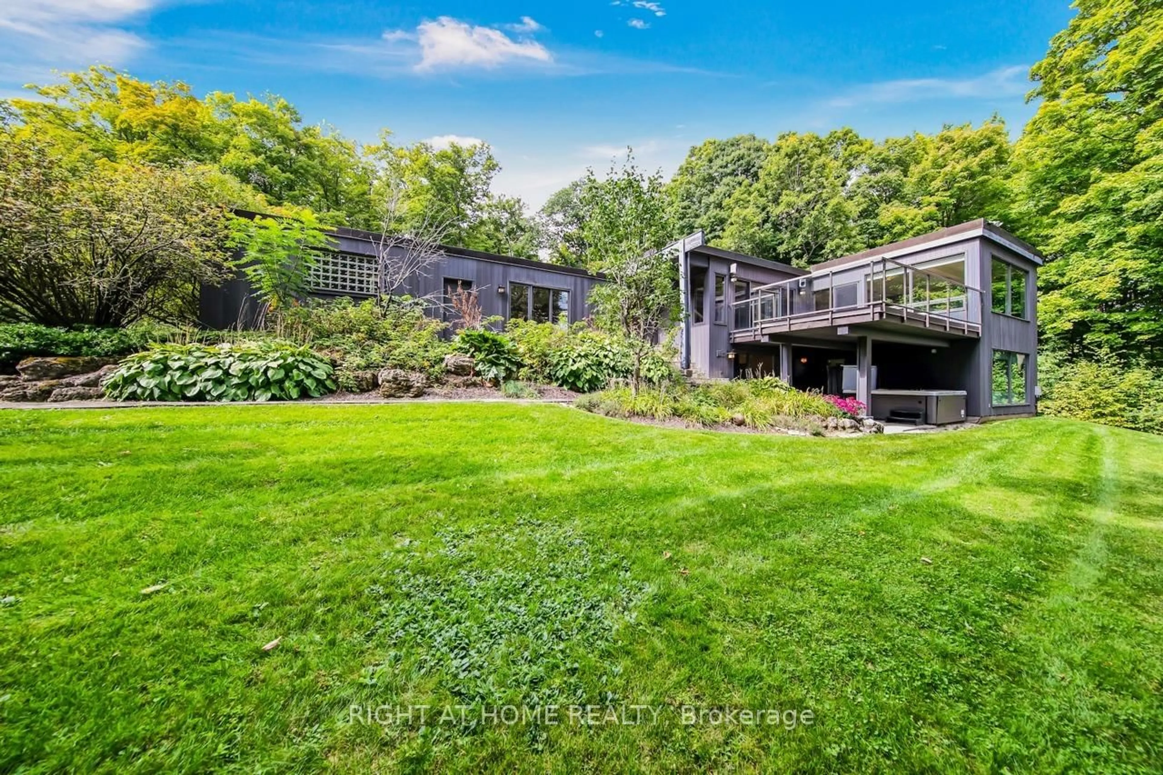 A pic from outside/outdoor area/front of a property/back of a property/a pic from drone, water/lake/river/ocean view for 7171 Appleby Line, Milton Ontario L9T 2Y1