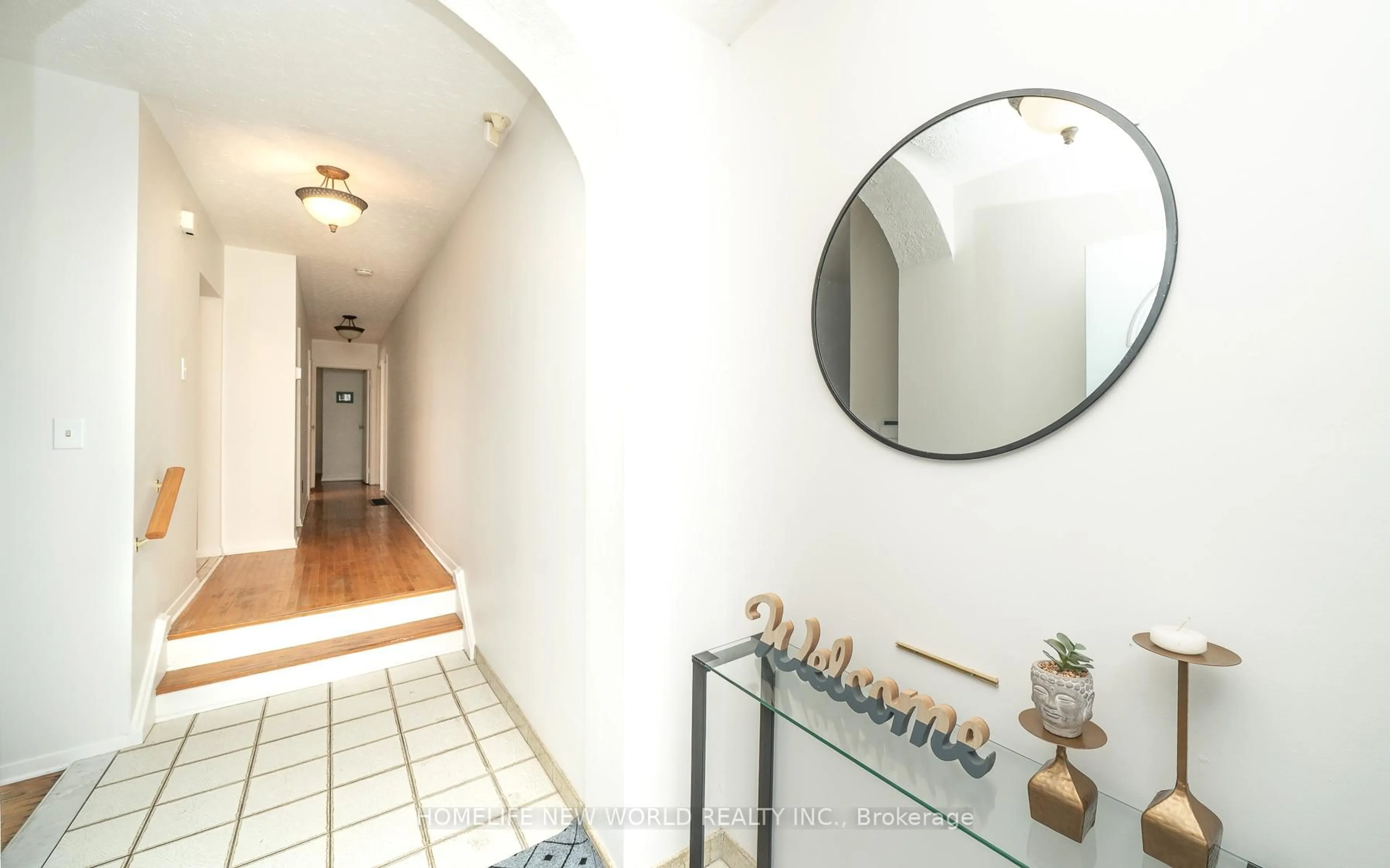 Indoor entryway for 308 Sentinel Rd, Toronto Ontario M3J 1T8