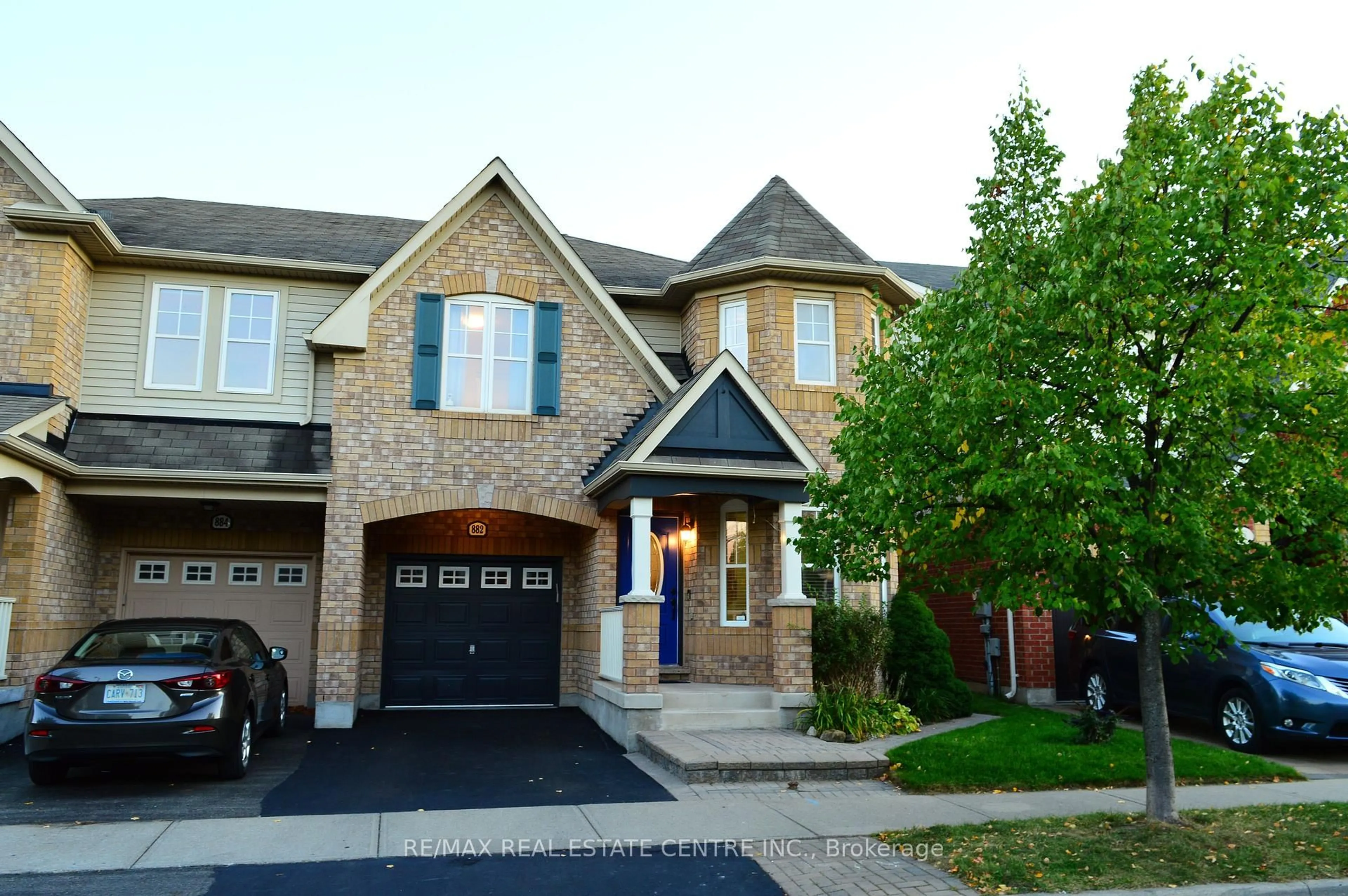 Home with brick exterior material, street for 882 Mcewan Dr, Milton Ontario L9T 6P5