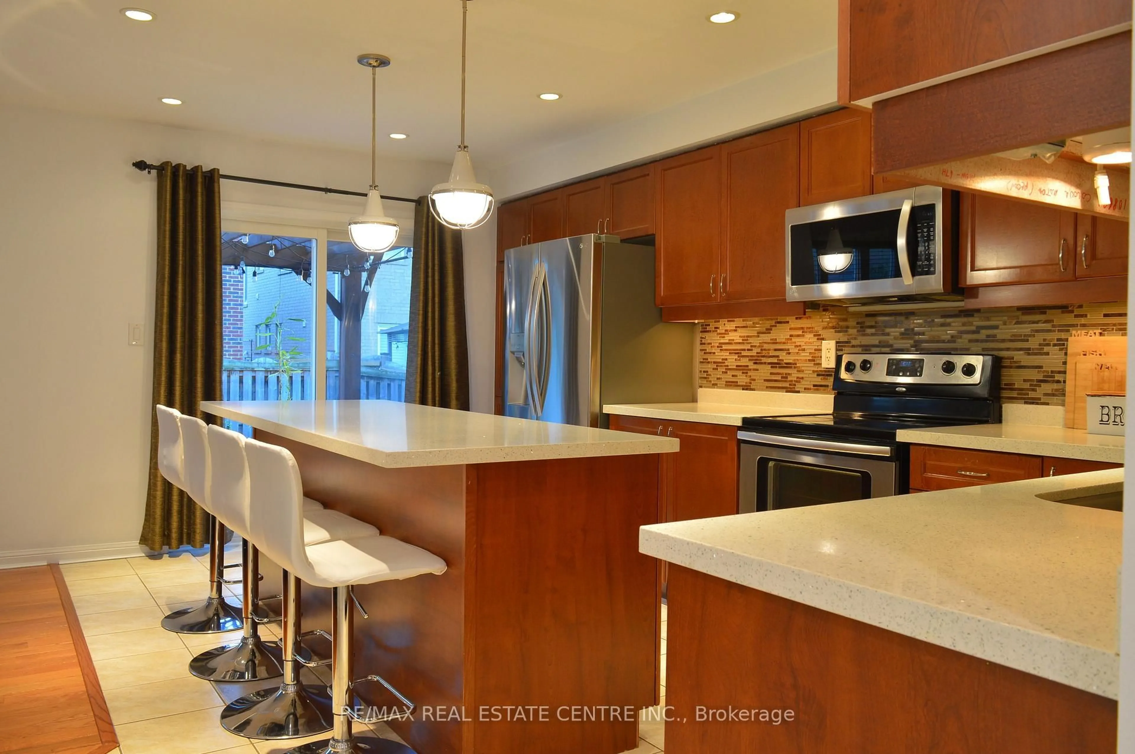 Open concept kitchen, unknown for 882 Mcewan Dr, Milton Ontario L9T 6P5