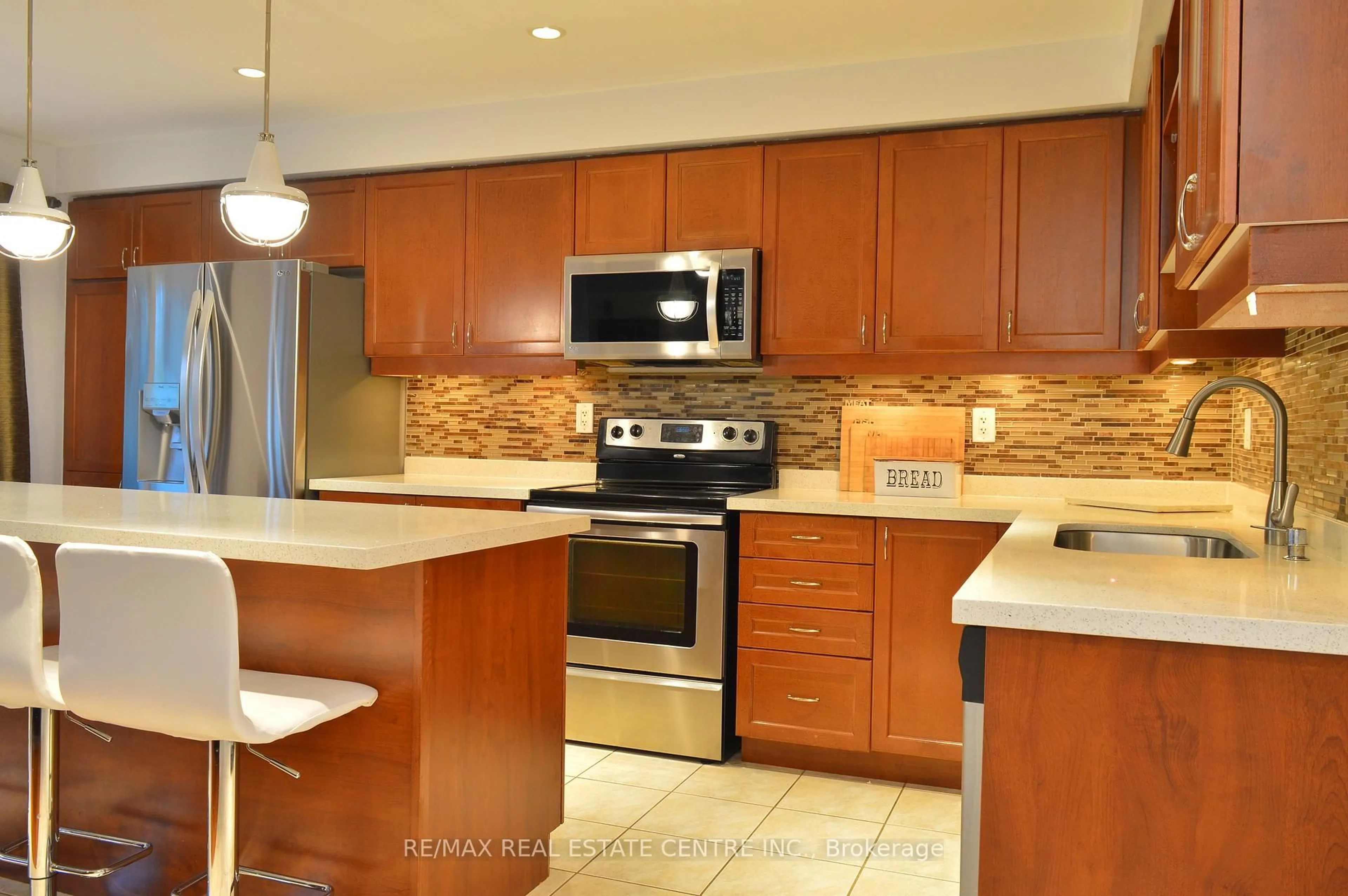 Unknown for 882 Mcewan Dr, Milton Ontario L9T 6P5