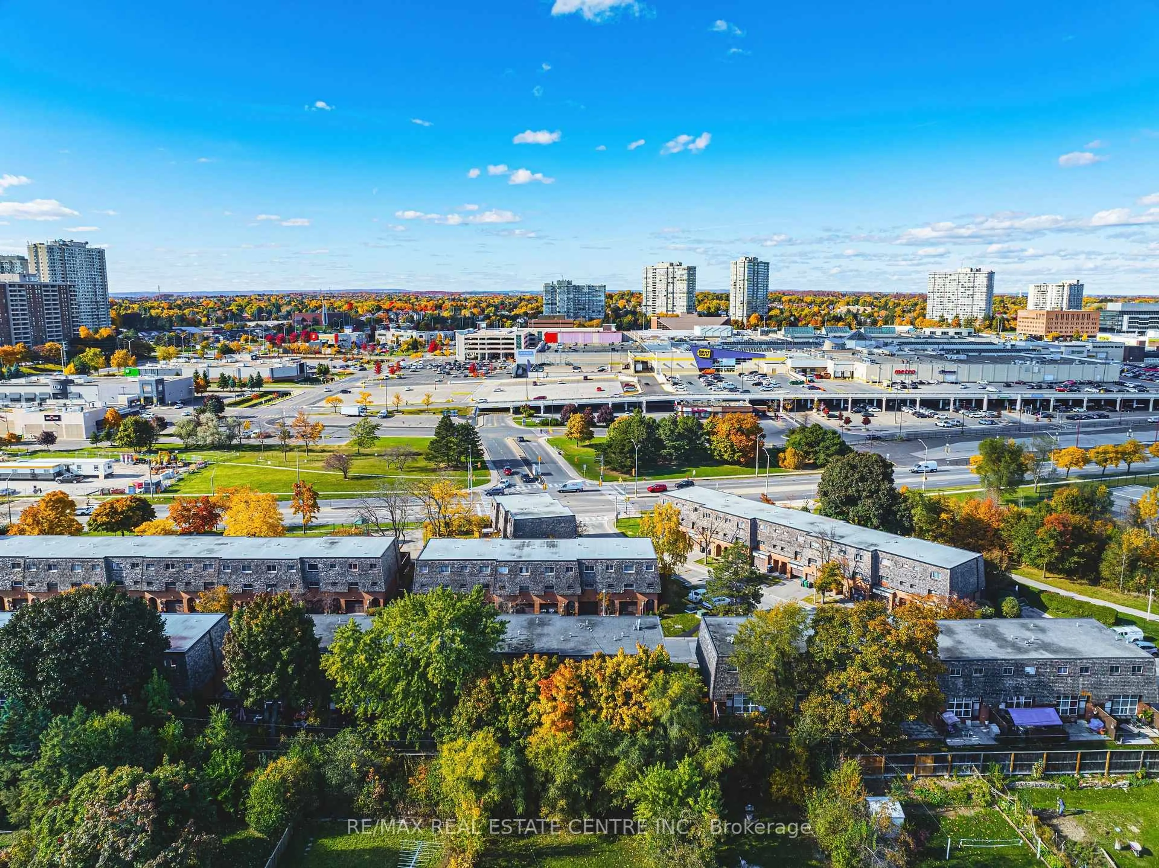 A pic from outside/outdoor area/front of a property/back of a property/a pic from drone, city buildings view from balcony for 55 Briar Path, Brampton Ontario L6T 2A3