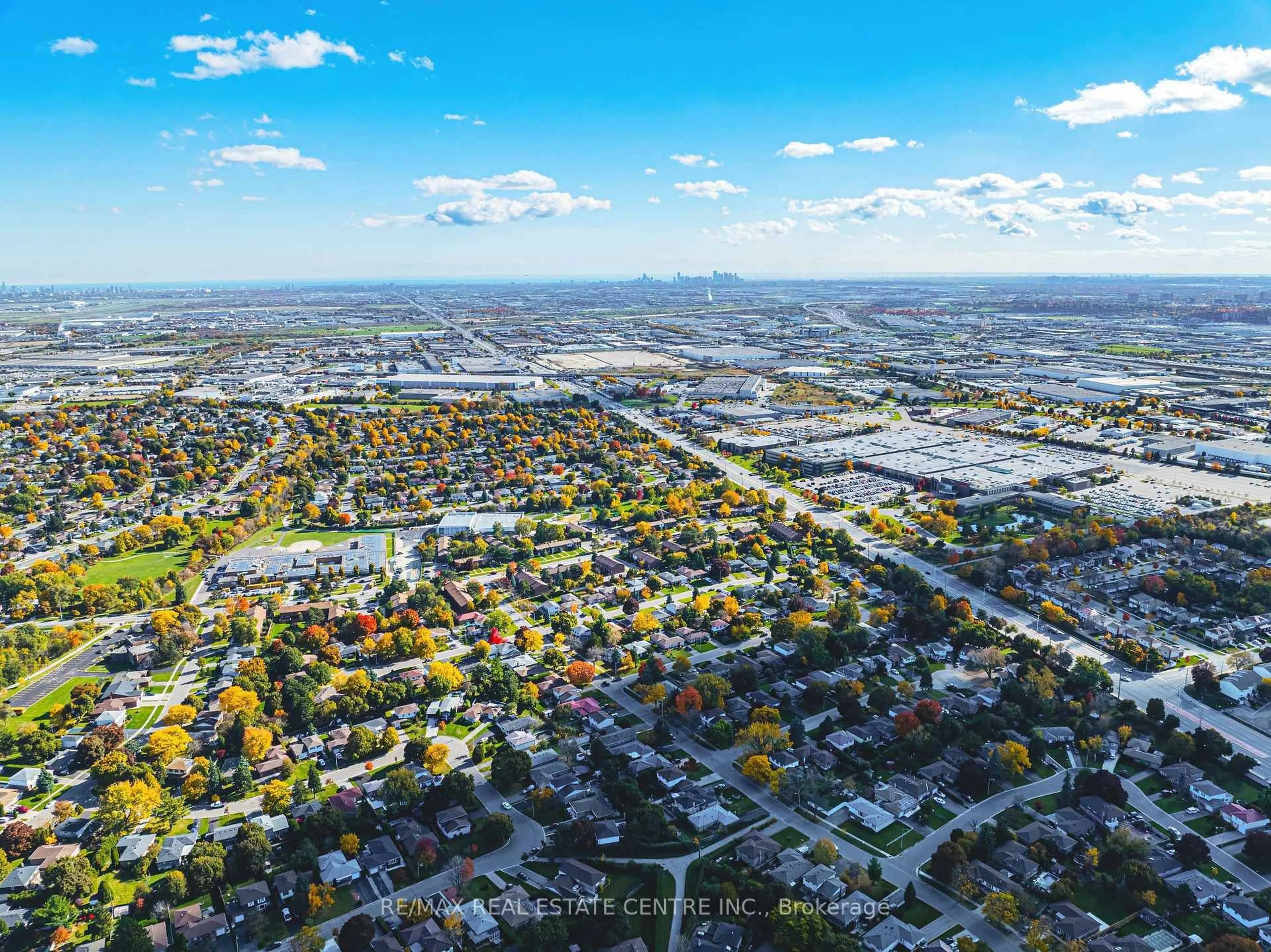 A pic from outside/outdoor area/front of a property/back of a property/a pic from drone, street for 55 Briar Path, Brampton Ontario L6T 2A3