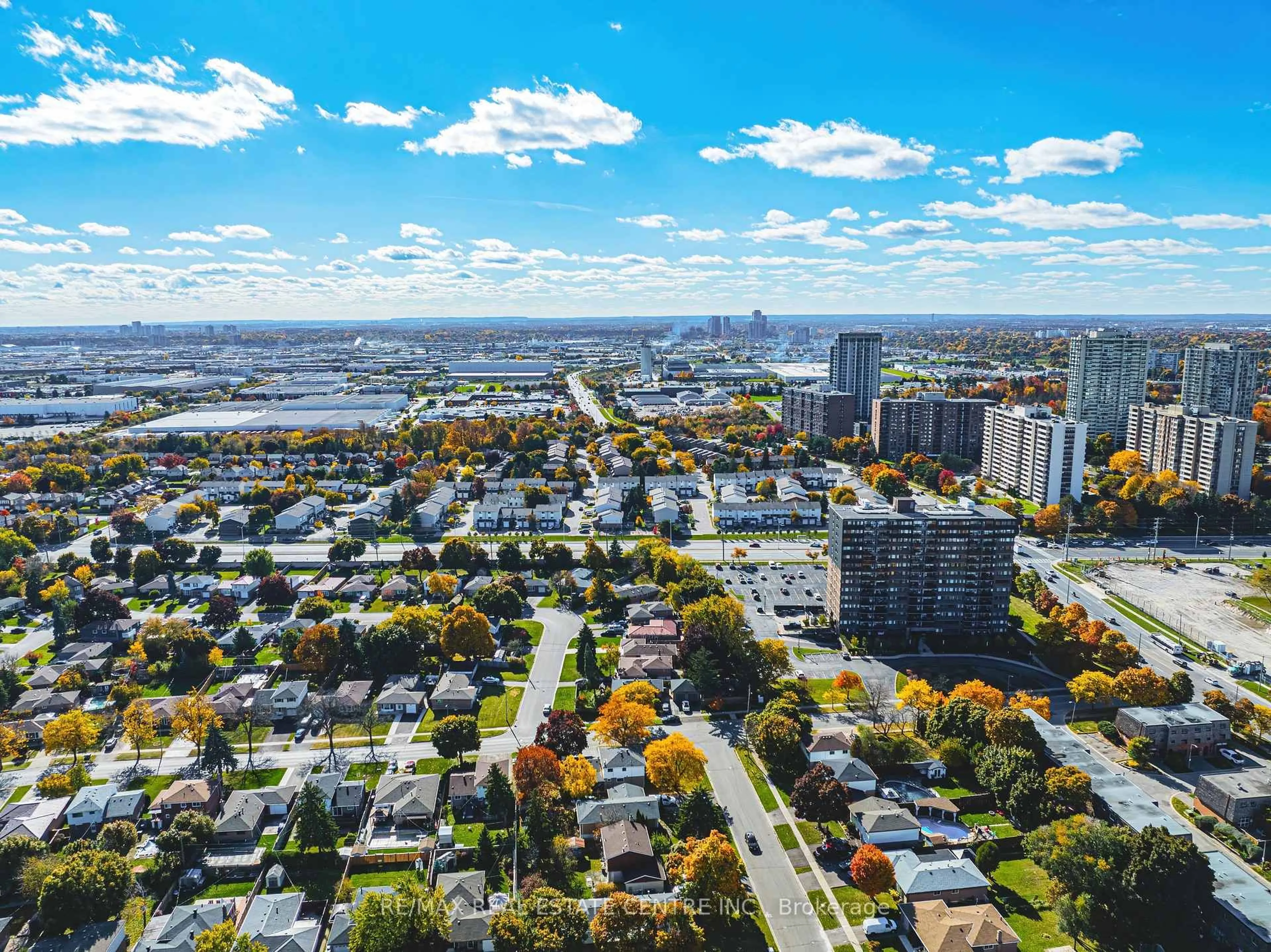 A pic from outside/outdoor area/front of a property/back of a property/a pic from drone, city buildings view from balcony for 55 Briar Path, Brampton Ontario L6T 2A3