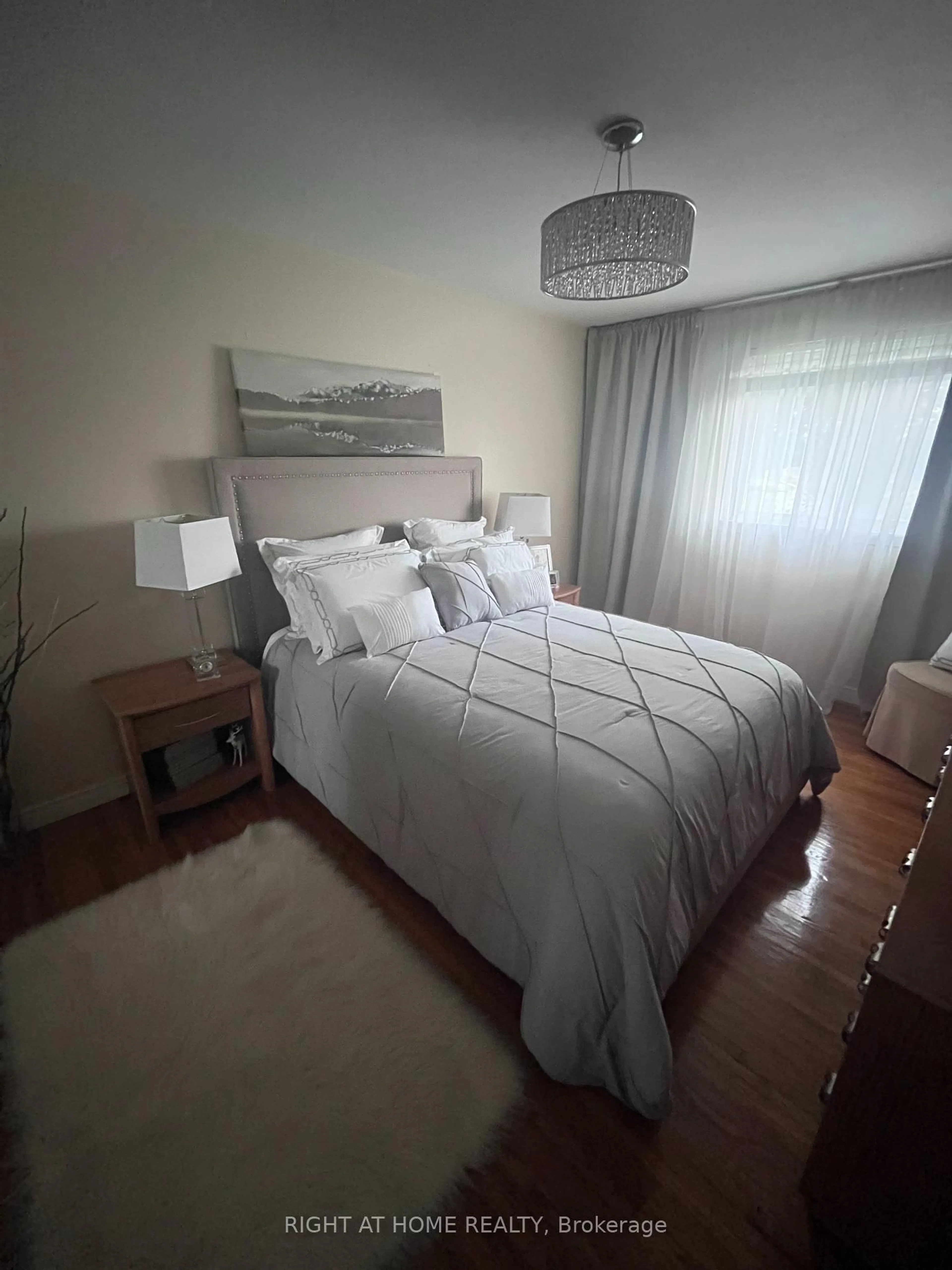 Bedroom with bed, wood/laminate floor for 930 Flagship Dr, Mississauga Ontario L4Y 2J4
