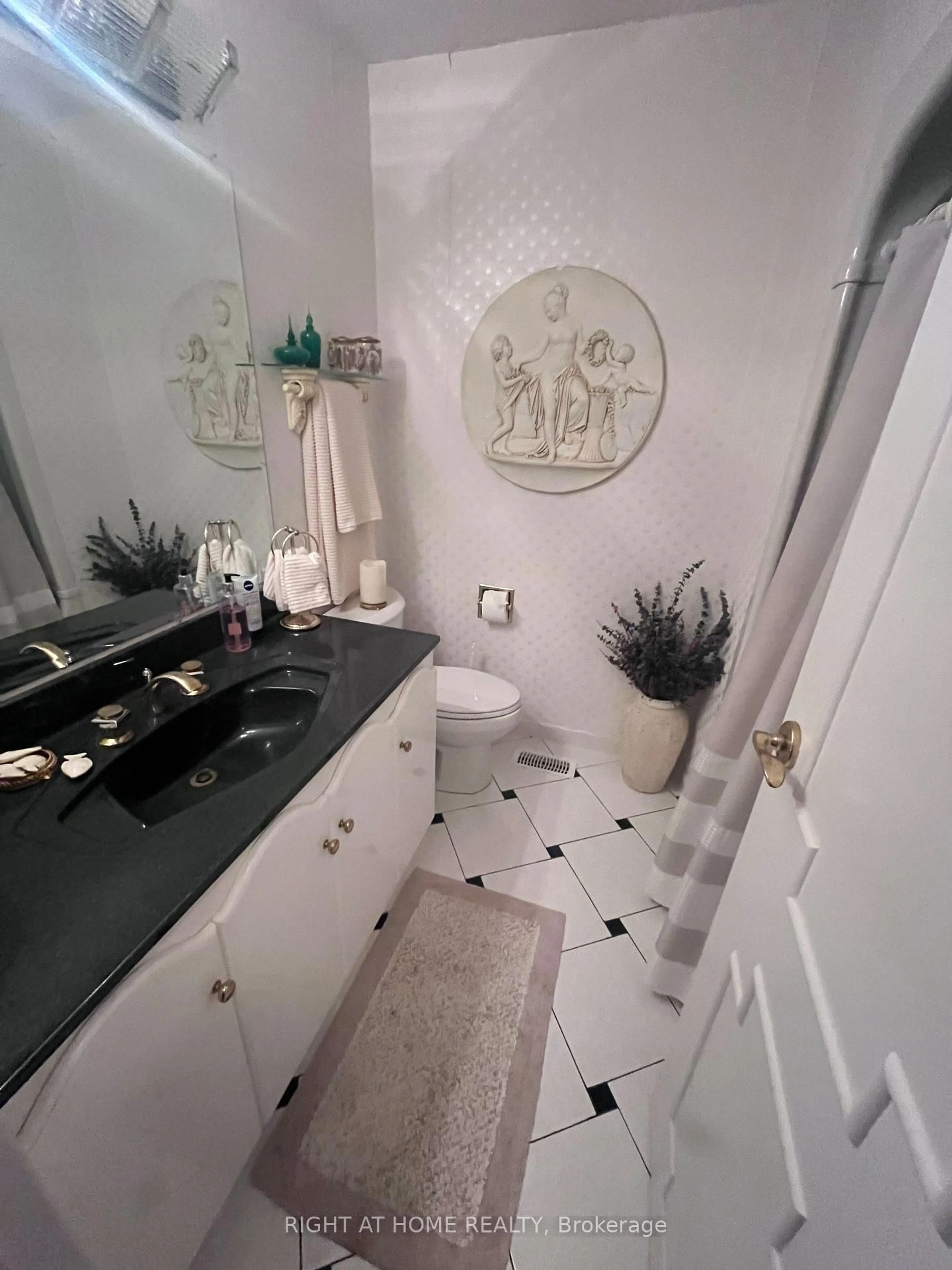 Contemporary bathroom, ceramic/tile floor for 930 Flagship Dr, Mississauga Ontario L4Y 2J4