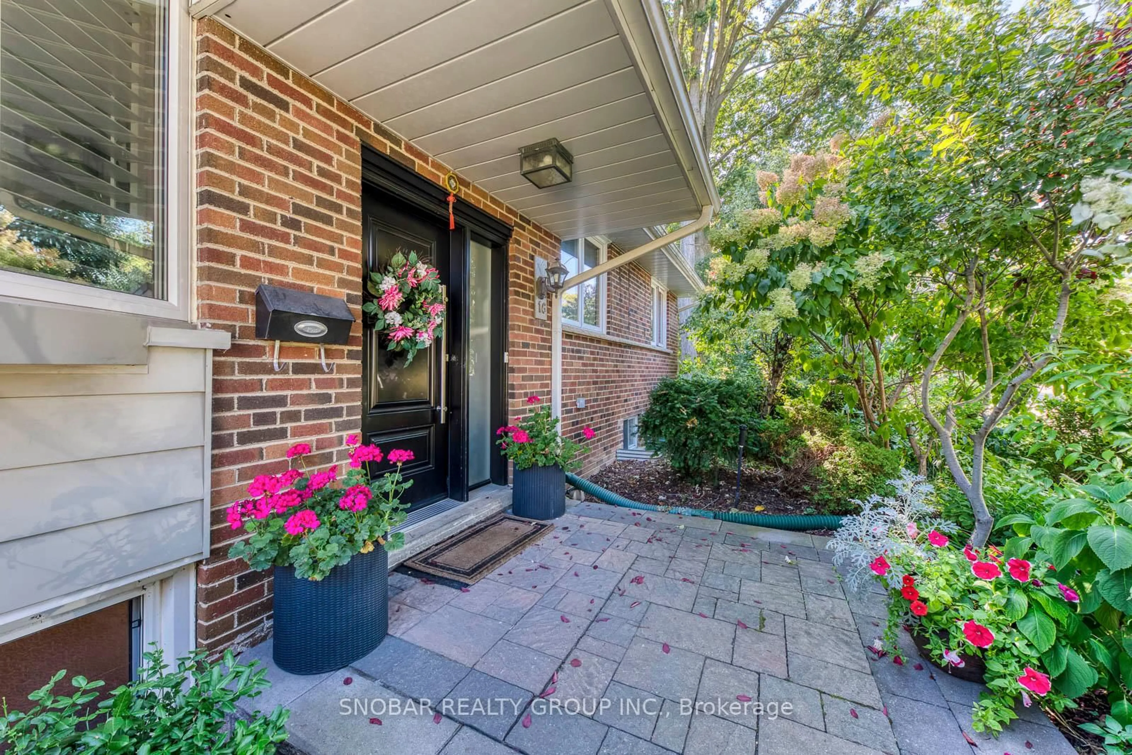 Indoor entryway for 16 Cheshire Dr, Toronto Ontario M9B 2N8