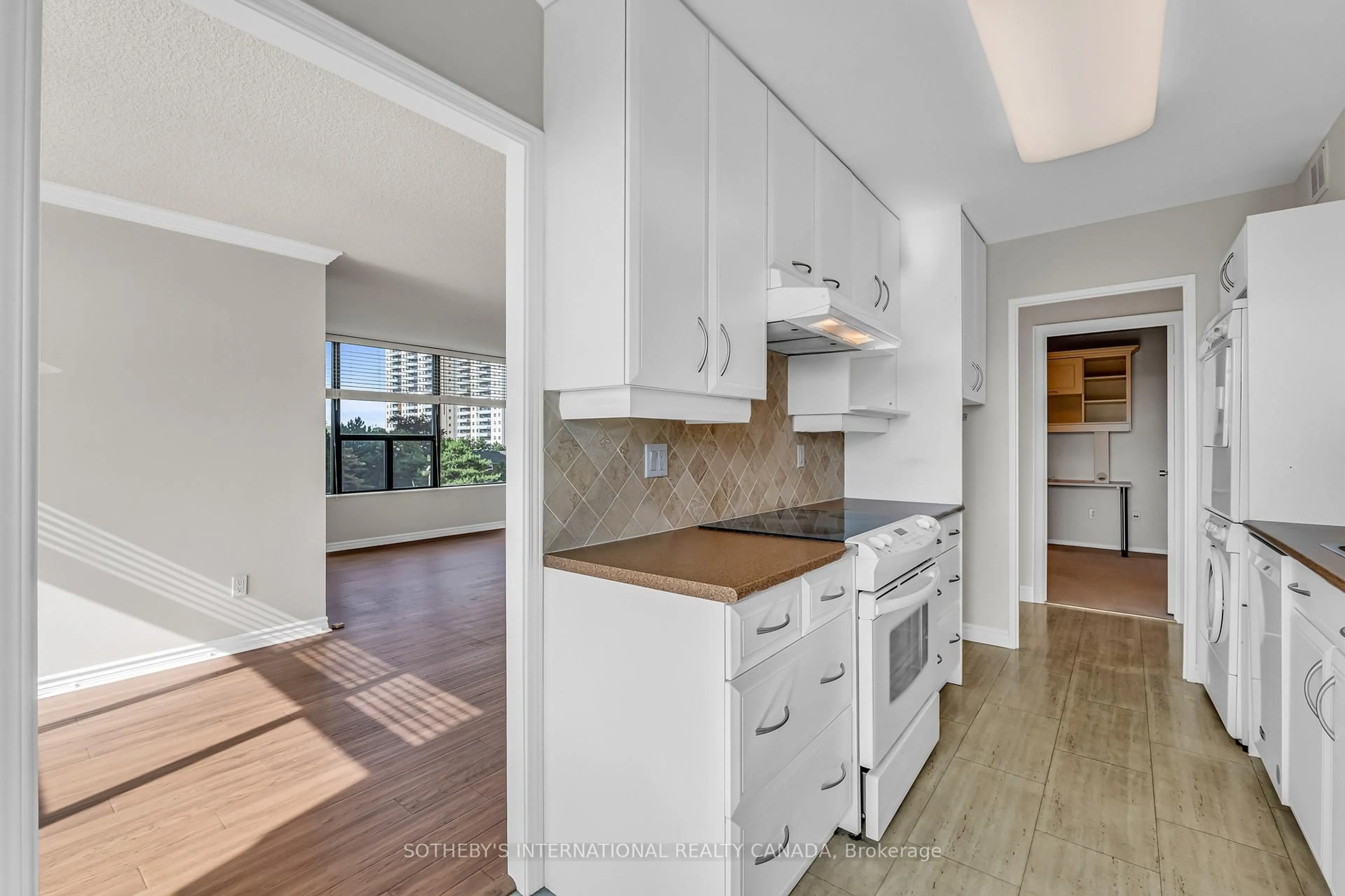 Open concept kitchen, unknown for 50 Quebec Ave #508, Toronto Ontario M6P 4B4