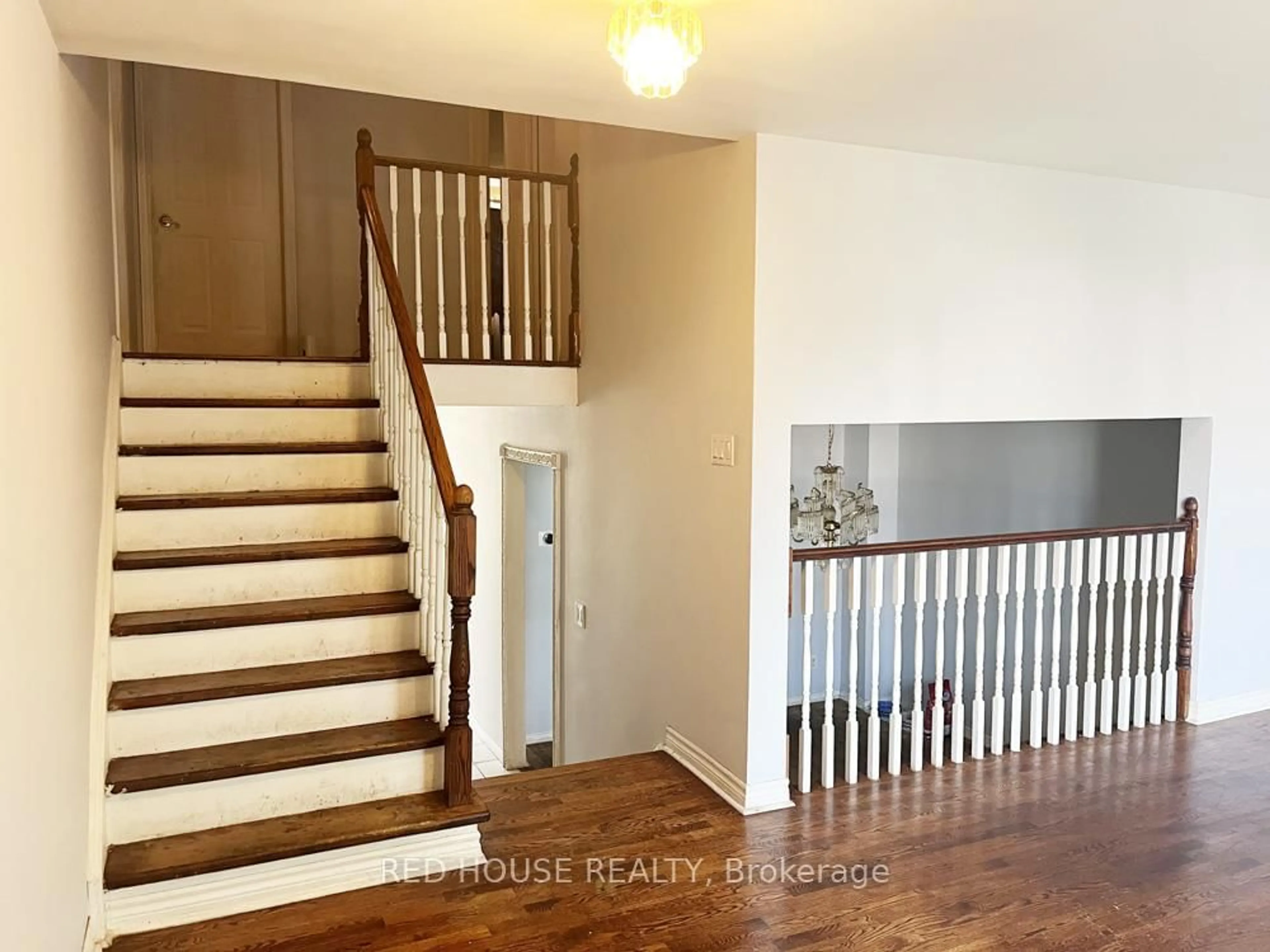 Indoor entryway for 28 Kay Dr, Toronto Ontario M9V 4V6