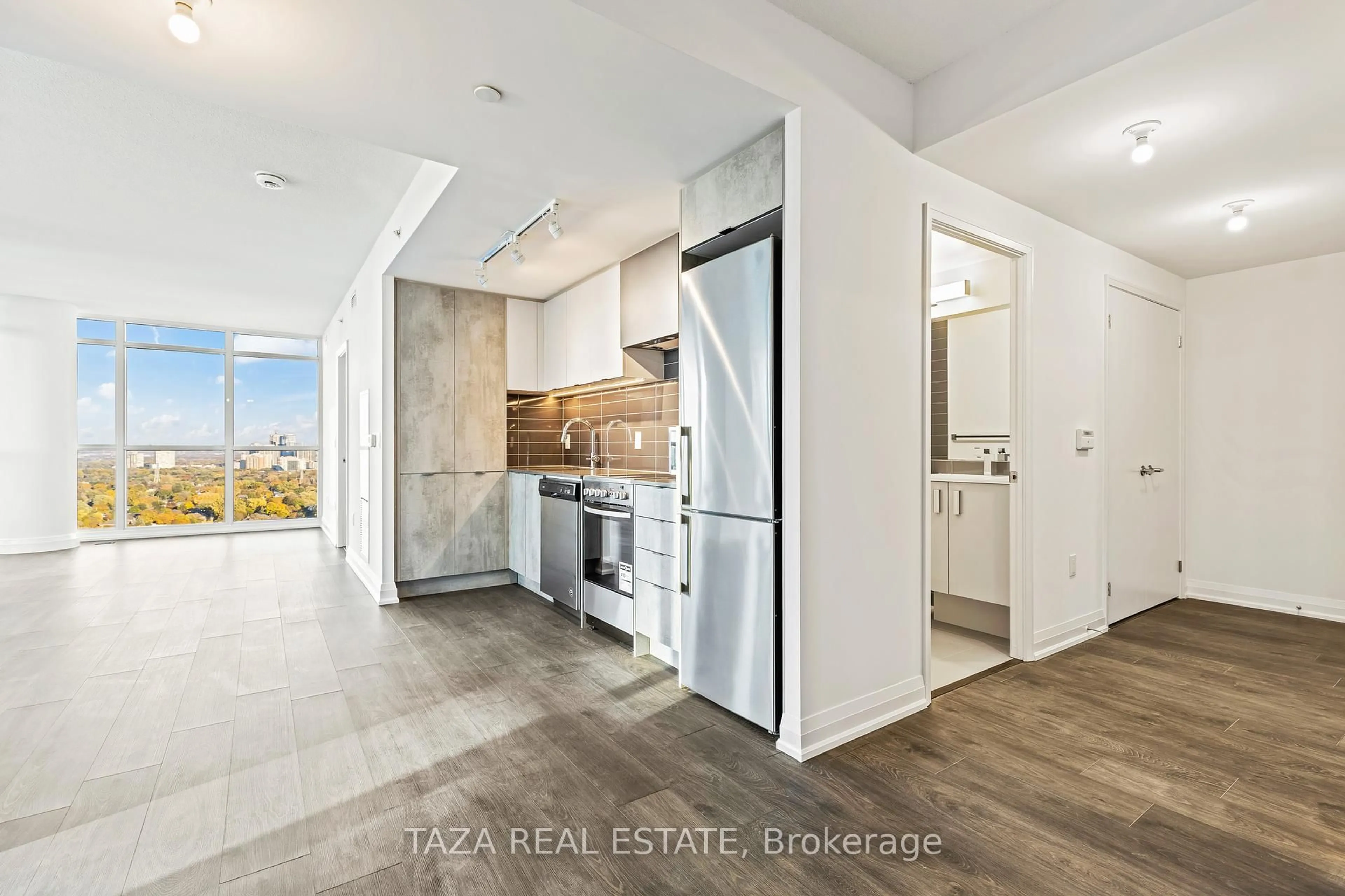 Open concept kitchen, unknown for 30 Gibbs Rd #2005, Toronto Ontario M9B 0E4