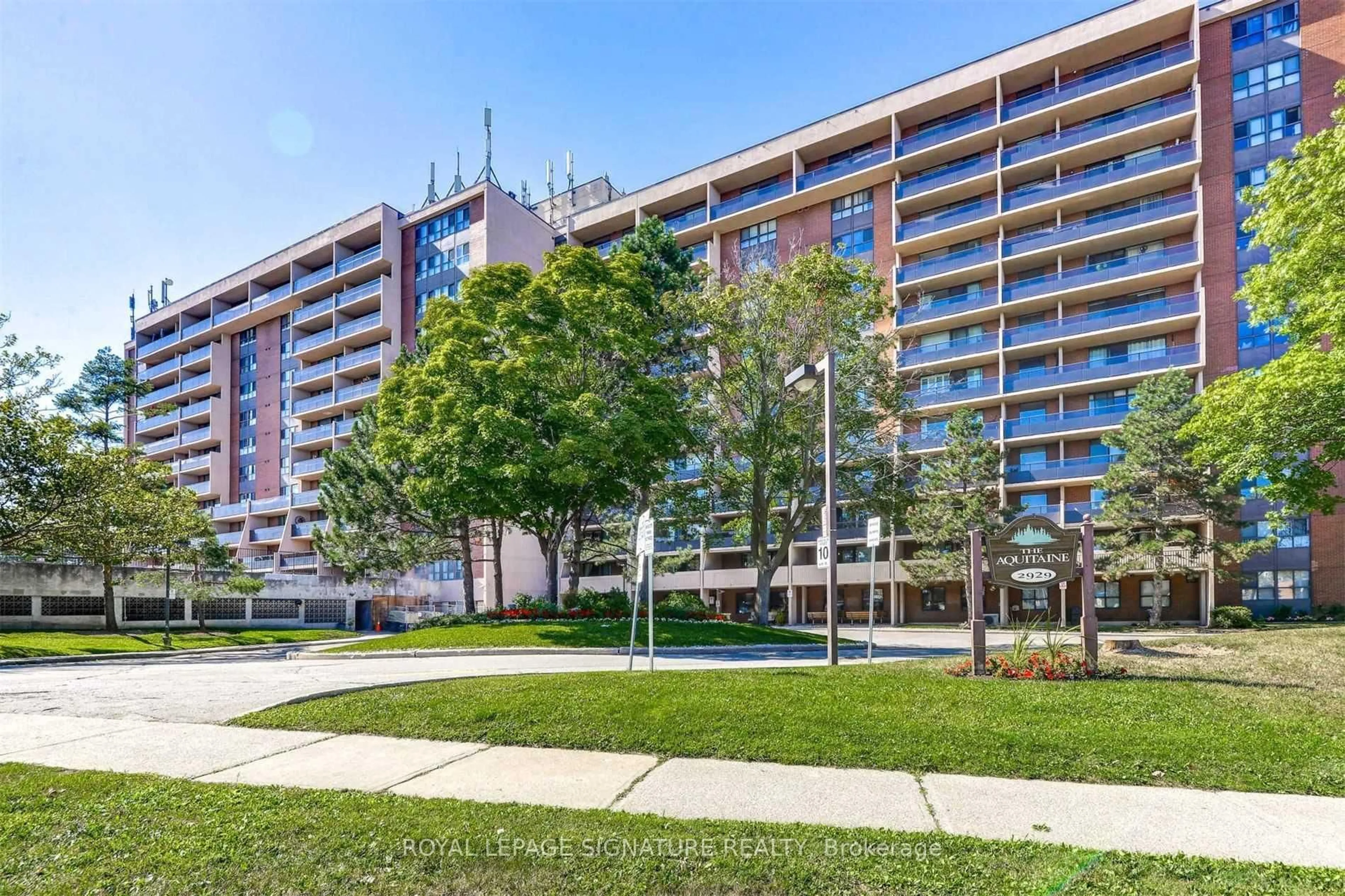 Patio, building for 2929 AQUITAINE Ave #902, Mississauga Ontario L5N 2C7