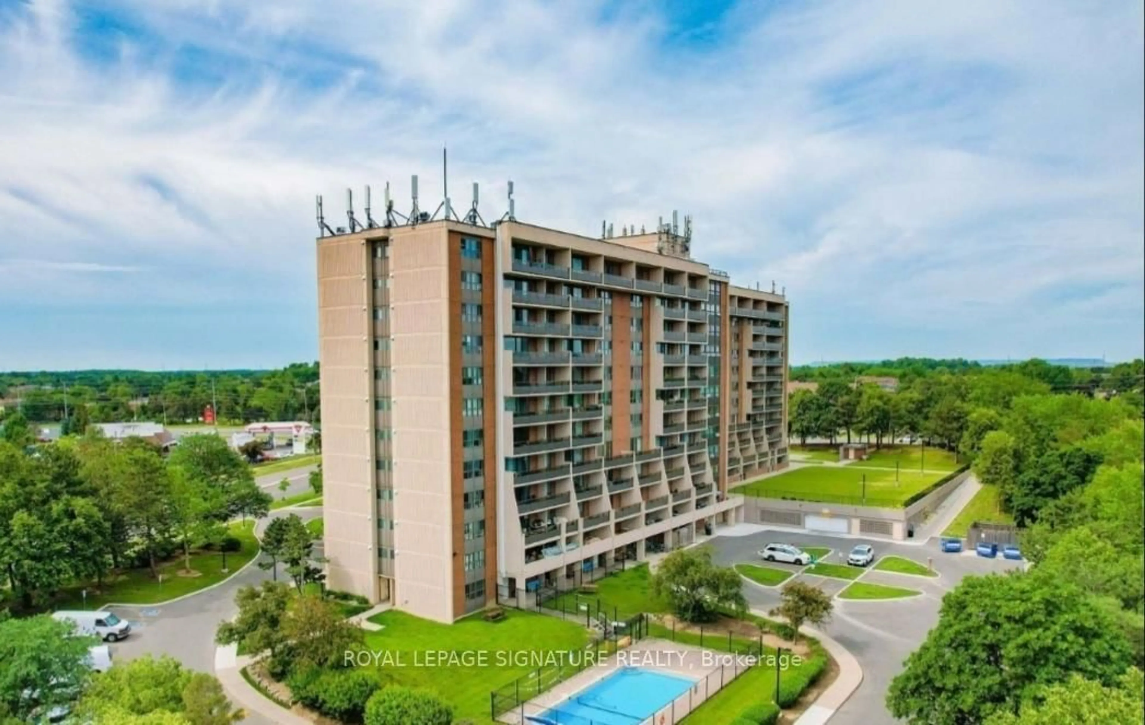 A pic from outside/outdoor area/front of a property/back of a property/a pic from drone, unknown for 2929 AQUITAINE Ave #902, Mississauga Ontario L5N 2C7