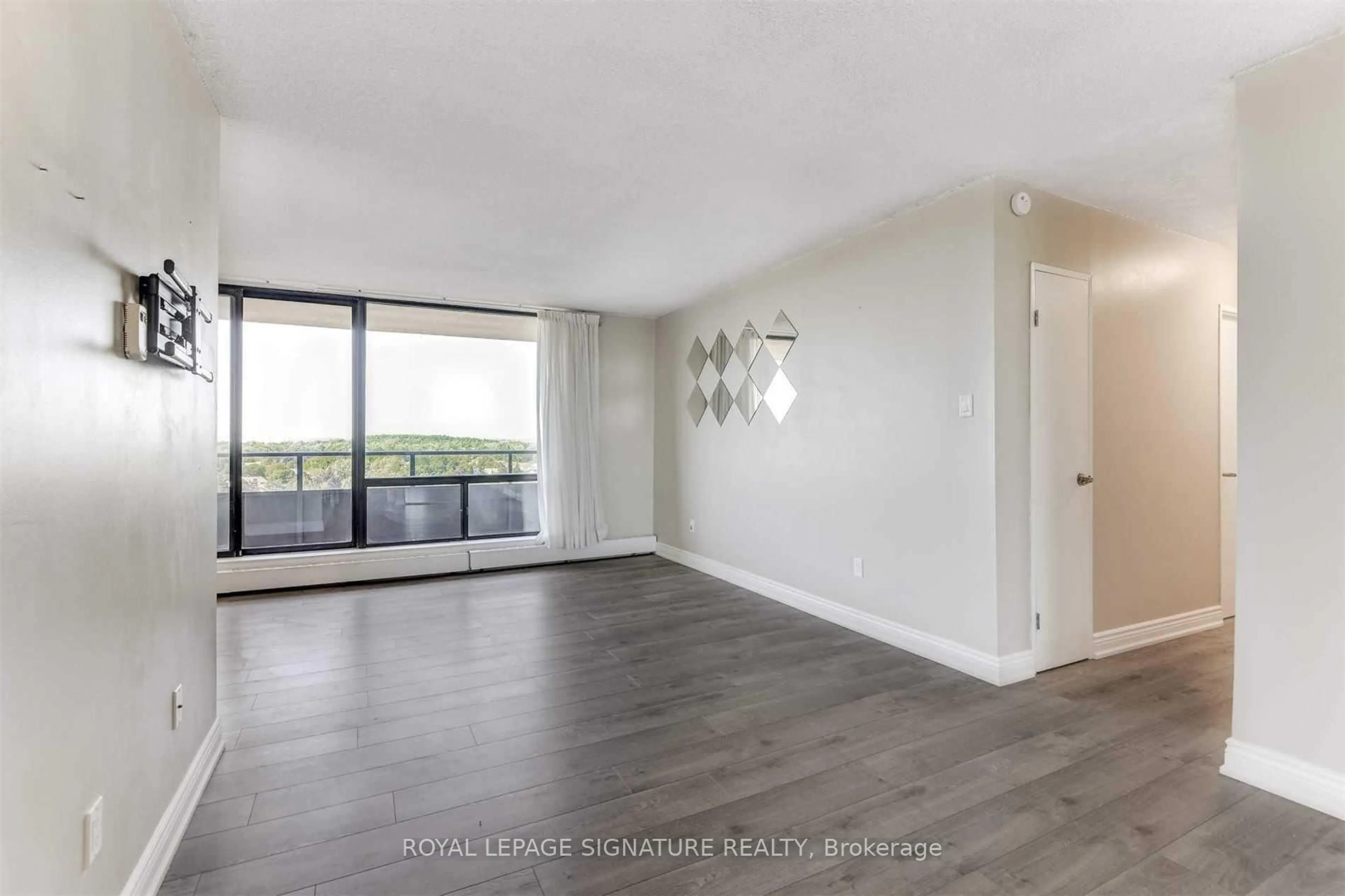 A pic of a room for 2929 AQUITAINE Ave #902, Mississauga Ontario L5N 2C7