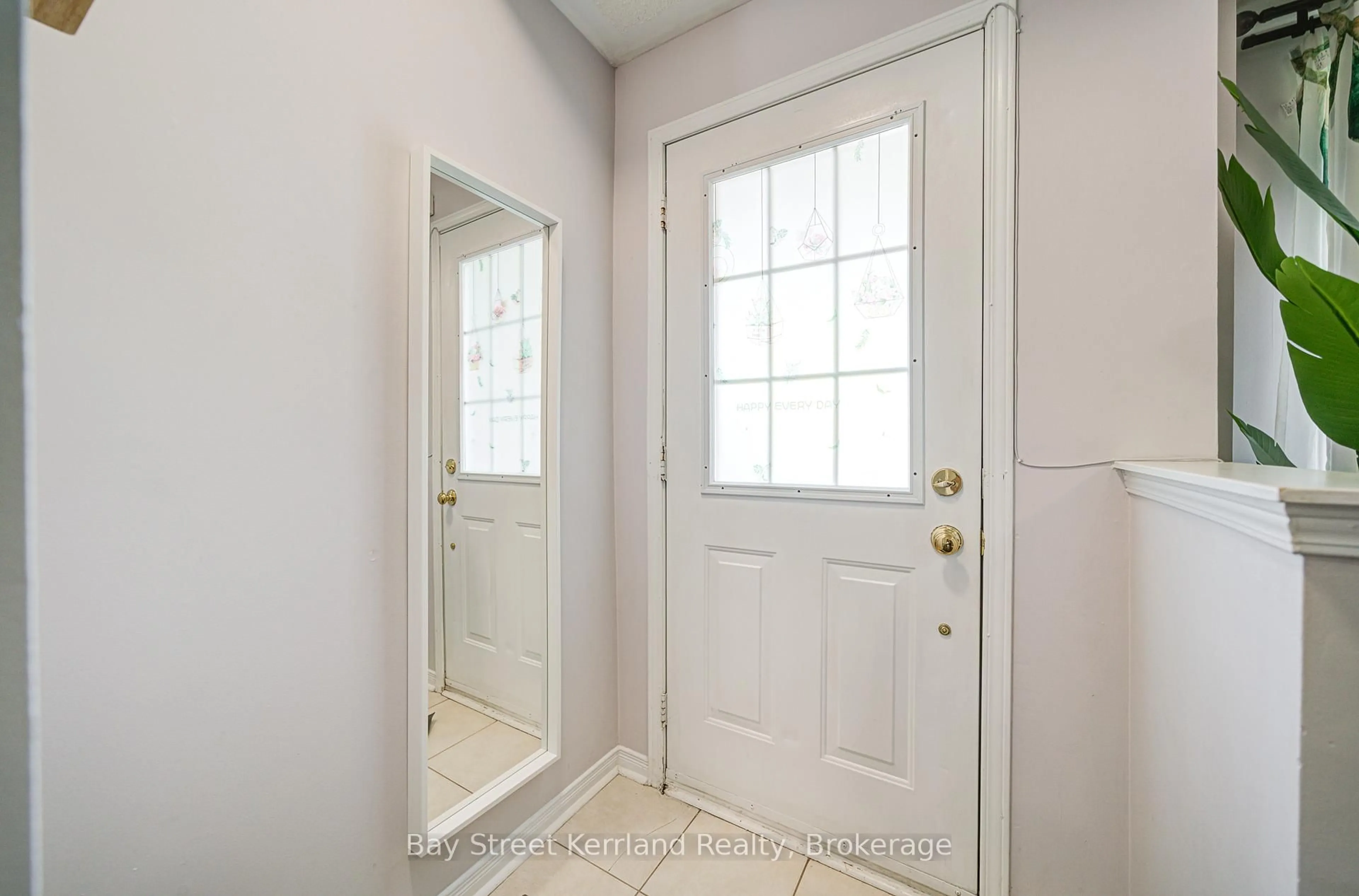 Indoor entryway for 3044 Bentley Dr, Mississauga Ontario L5M 6W2