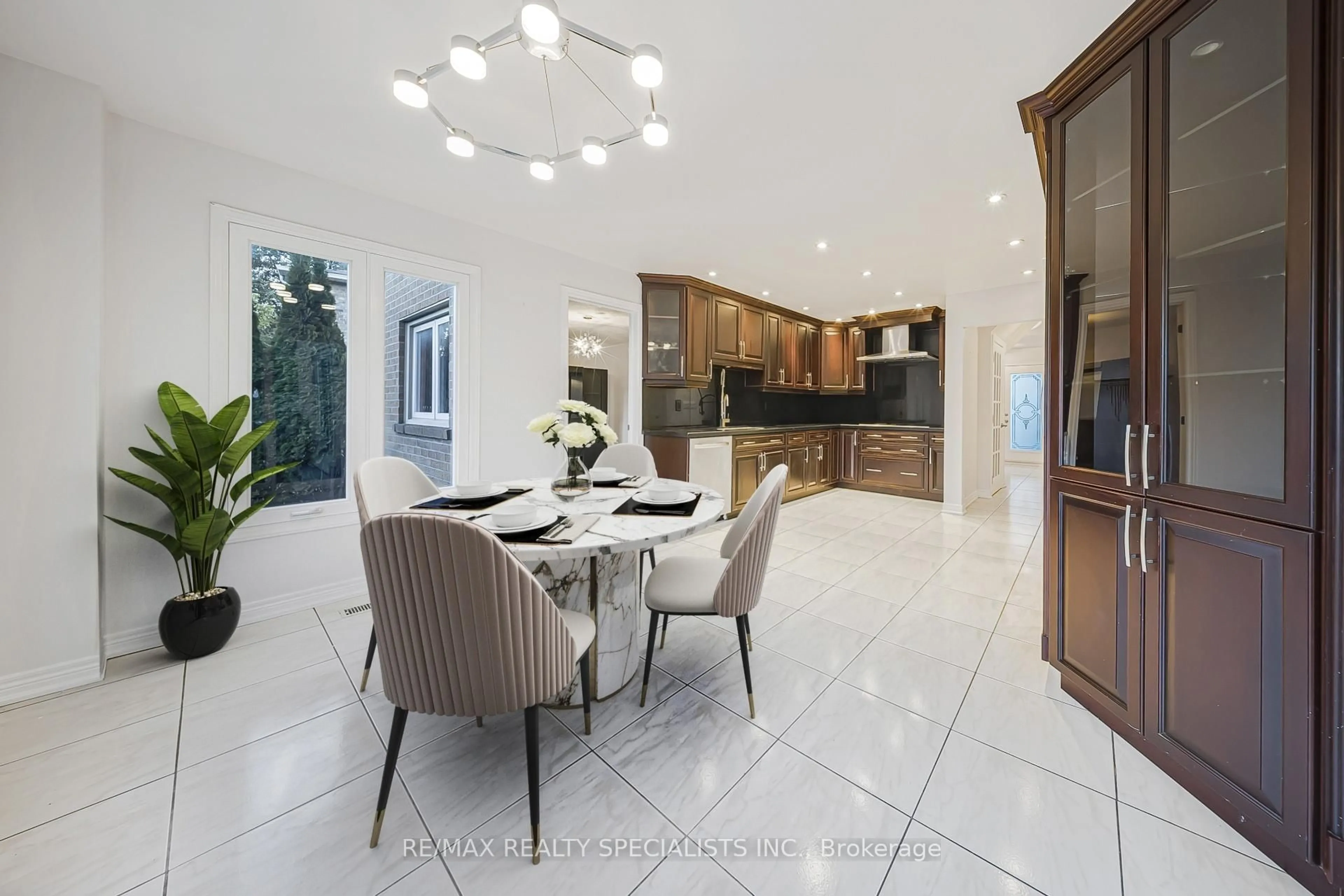Contemporary kitchen, ceramic/tile floor for 24 Whitmore Crt, Brampton Ontario L6Z 2A5