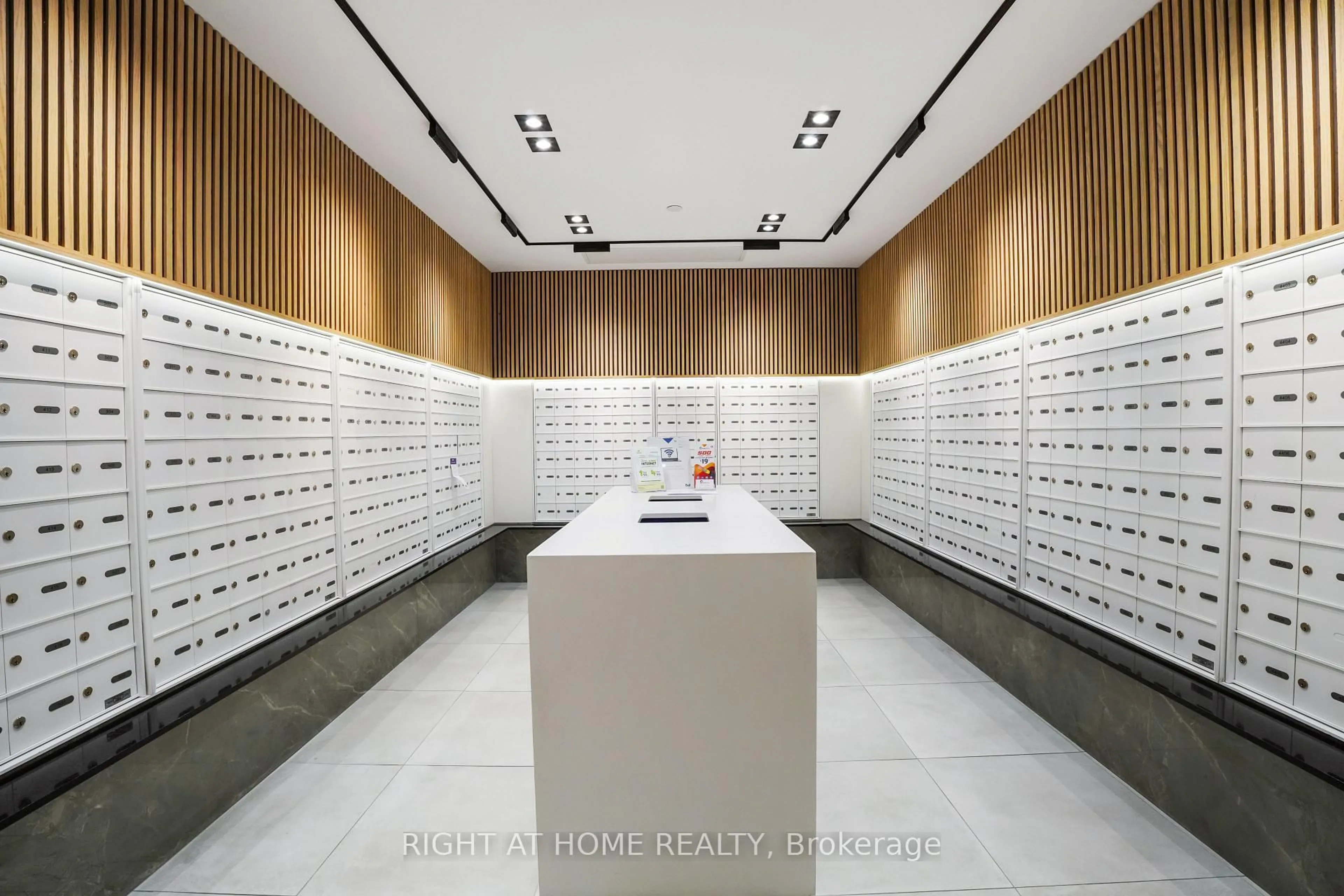 Indoor foyer for 2220 Lakeshore Blvd #3106, Toronto Ontario M8V 0C1