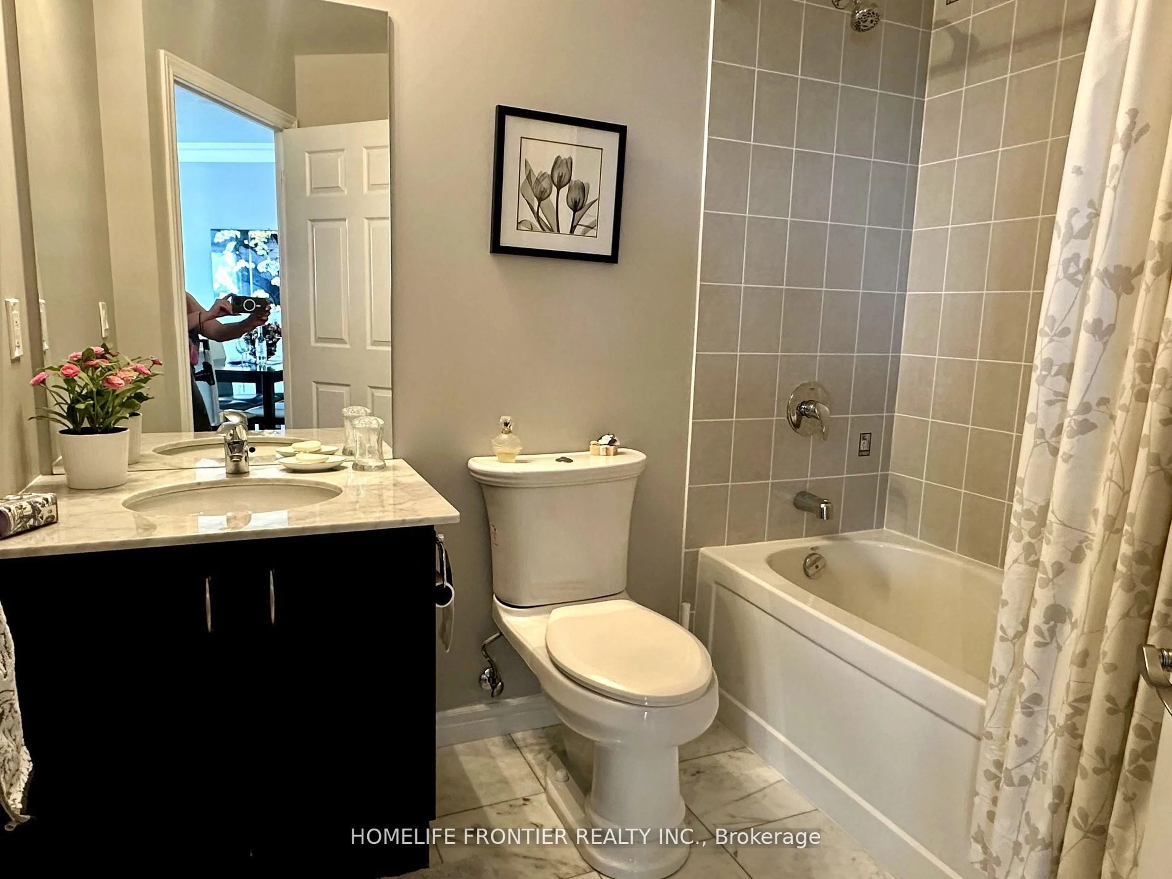 Standard bathroom, ceramic/tile floor for 1135 Royal York Rd #903, Toronto Ontario M9A 0C3
