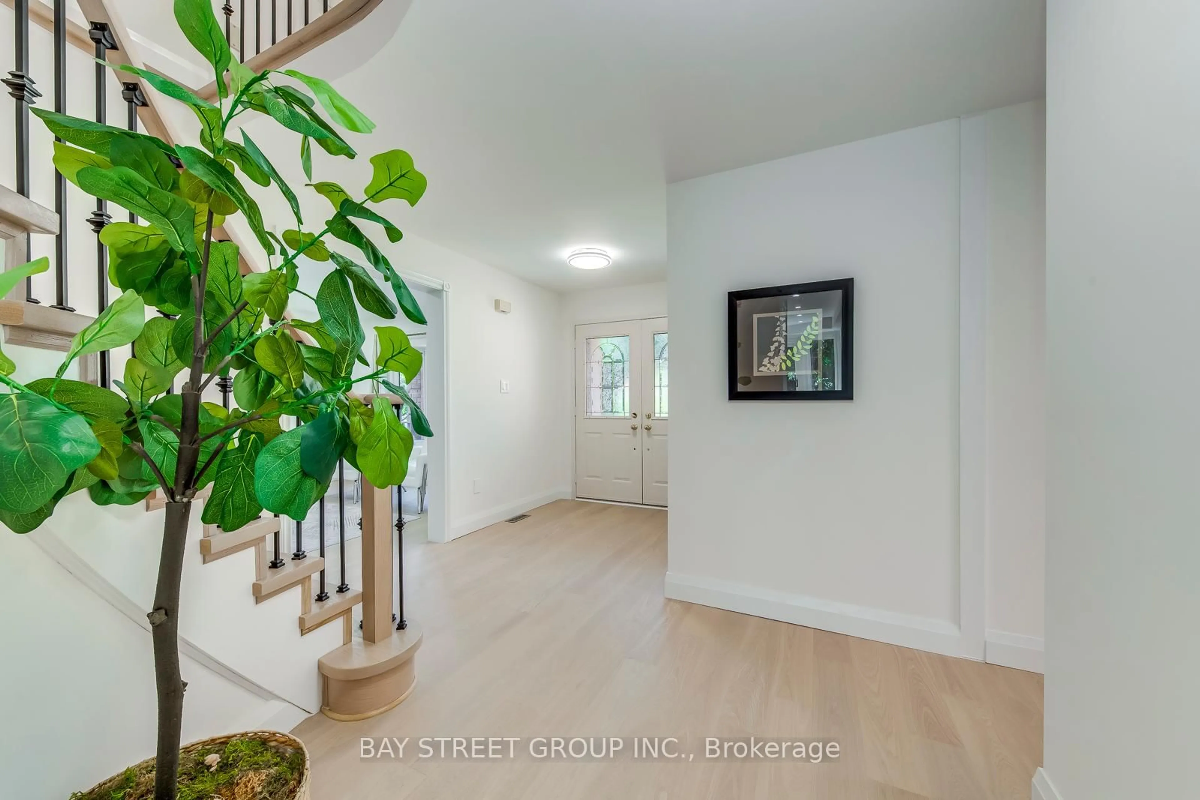 Indoor entryway for 1369 Bishopstoke Way, Oakville Ontario L6J 7A7