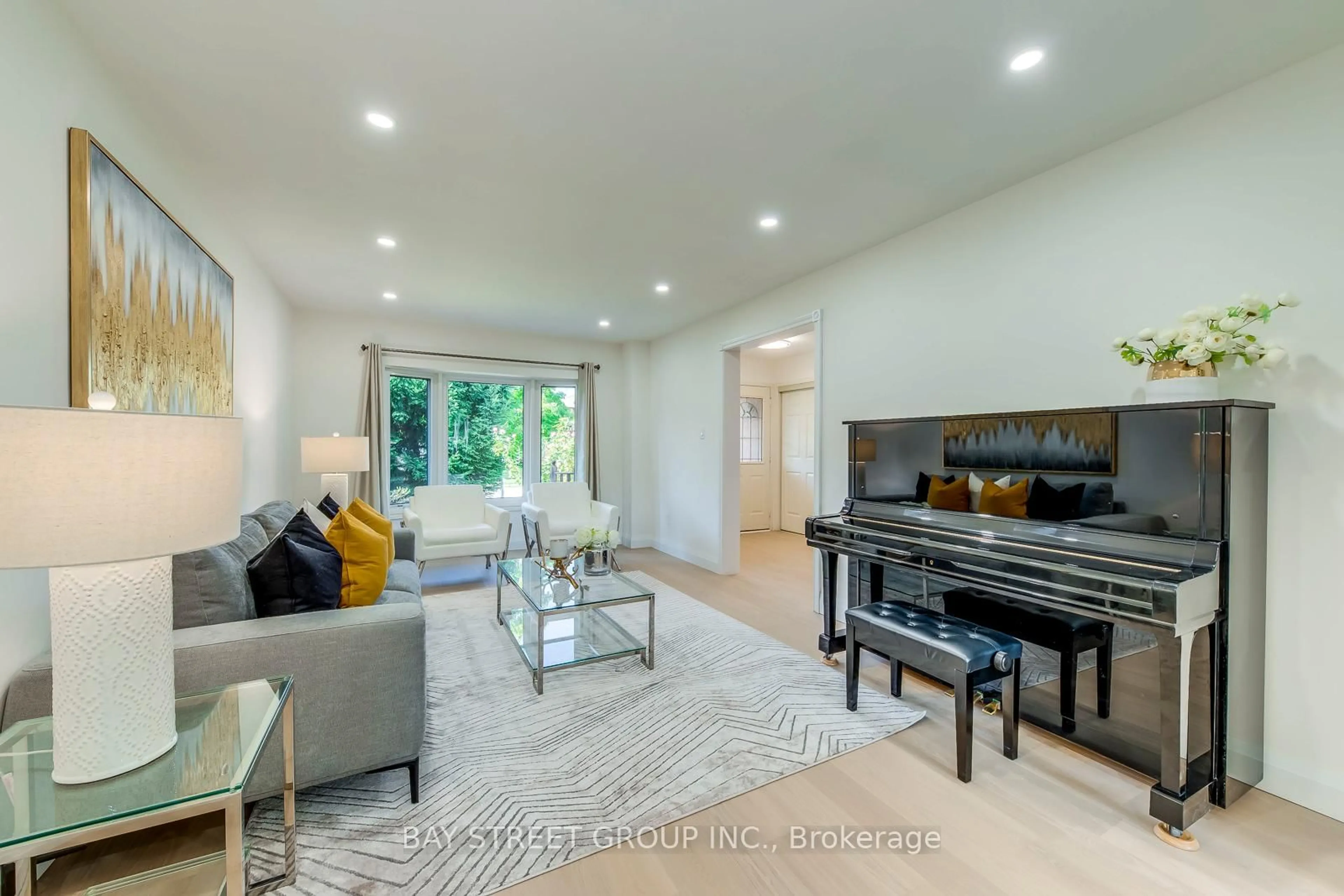 Living room with furniture, unknown for 1369 Bishopstoke Way, Oakville Ontario L6J 7A7