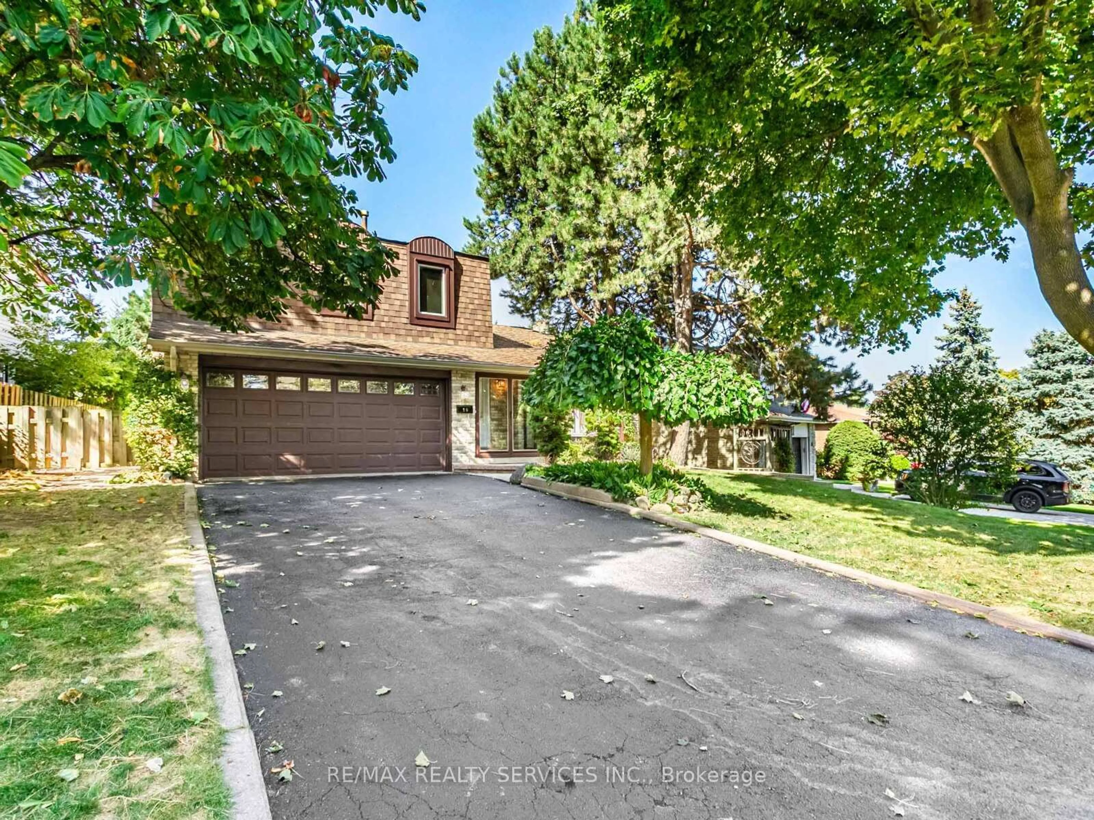 A pic from outside/outdoor area/front of a property/back of a property/a pic from drone, street for 16 Marchmount Cres, Brampton Ontario L6S 2S9