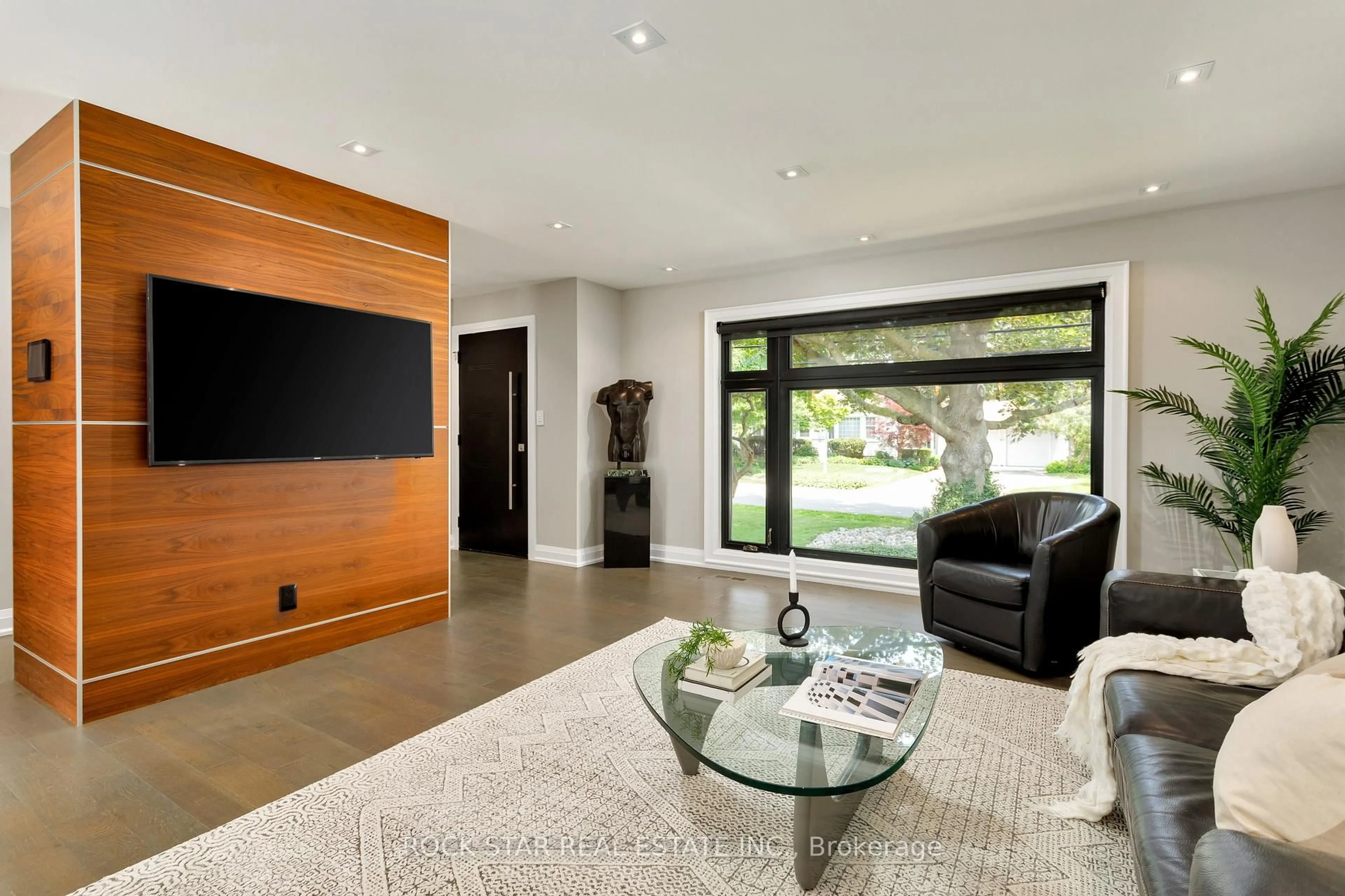 Home theater for 946 Glenwood Ave, Burlington Ontario L7T 2K2