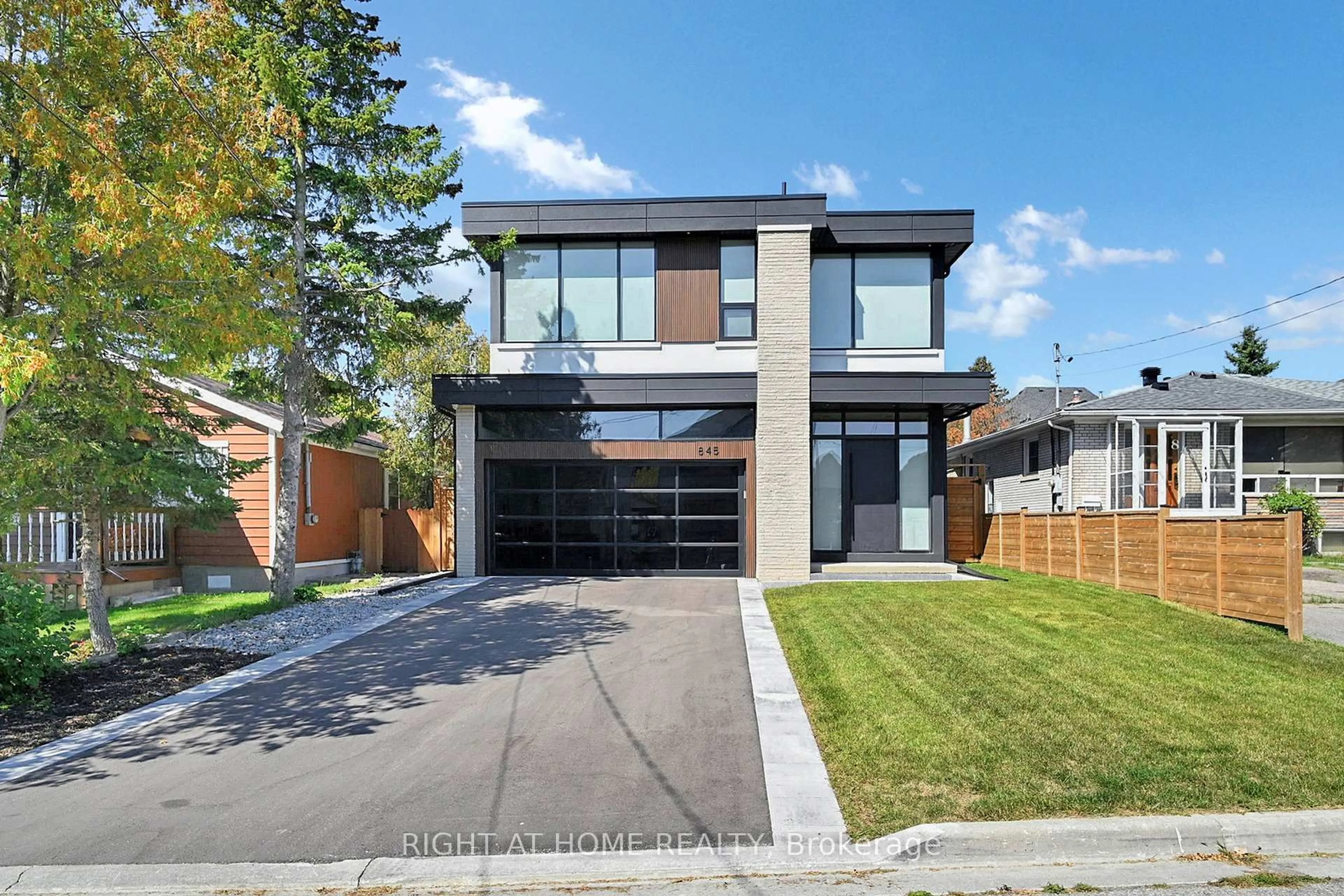 Home with brick exterior material, street for 845 7th St, Mississauga Ontario L5E 1N9