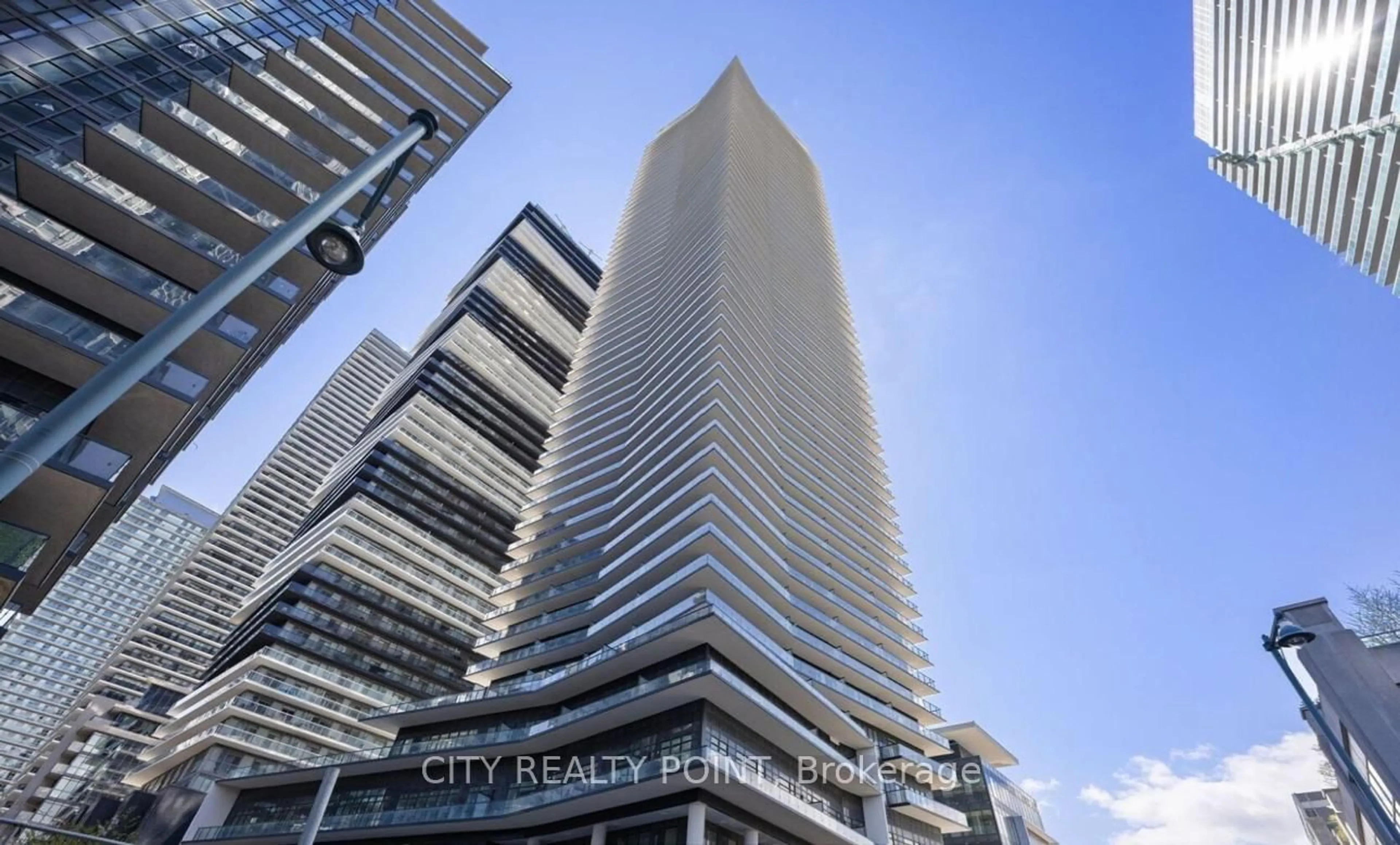 Blurry image for 38 Annie Craig Dr #1406, Toronto Ontario M8V 0G9