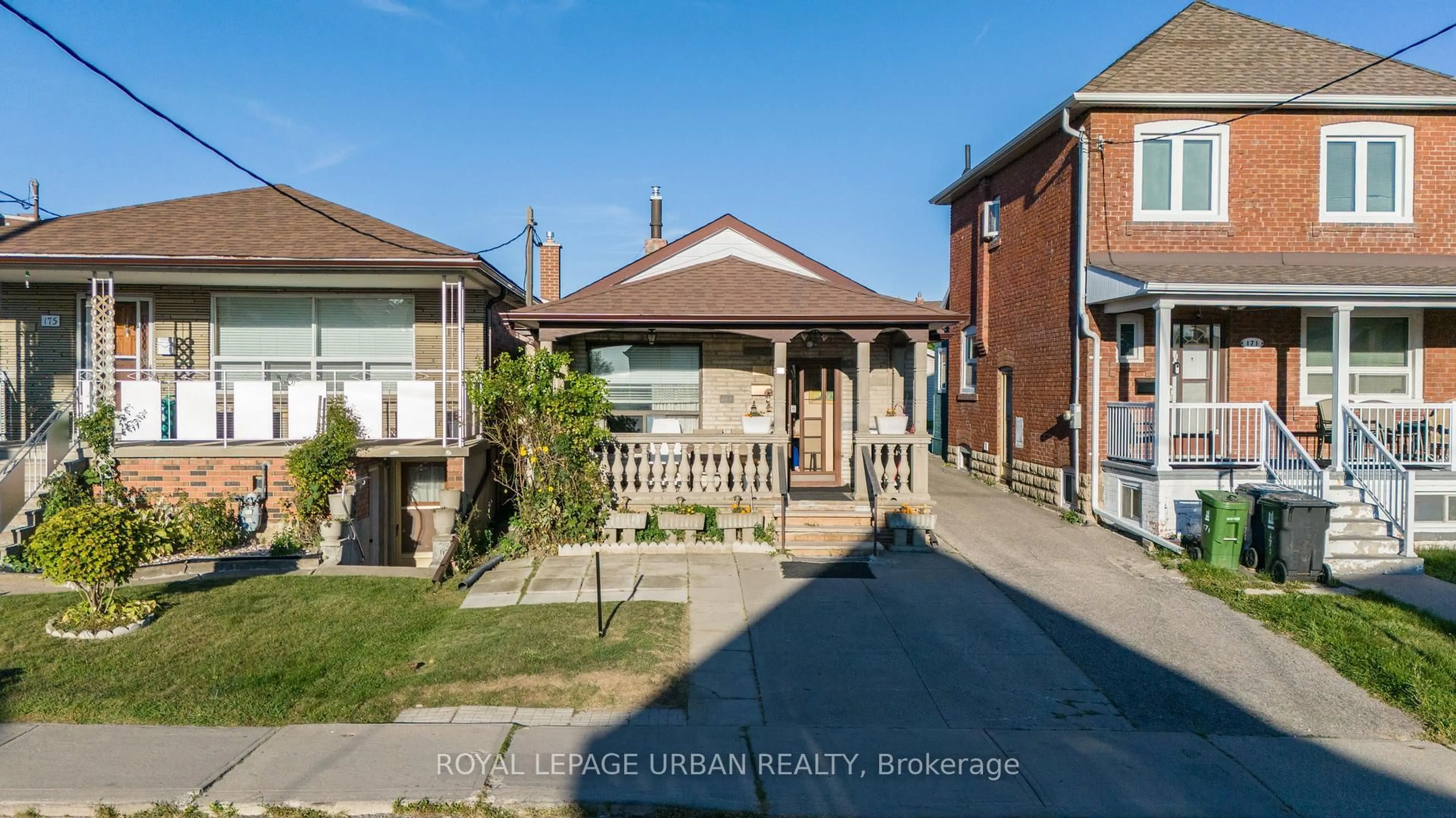 A pic from outside/outdoor area/front of a property/back of a property/a pic from drone, street for 173 Ennerdale Rd, Toronto Ontario M6E 4C8