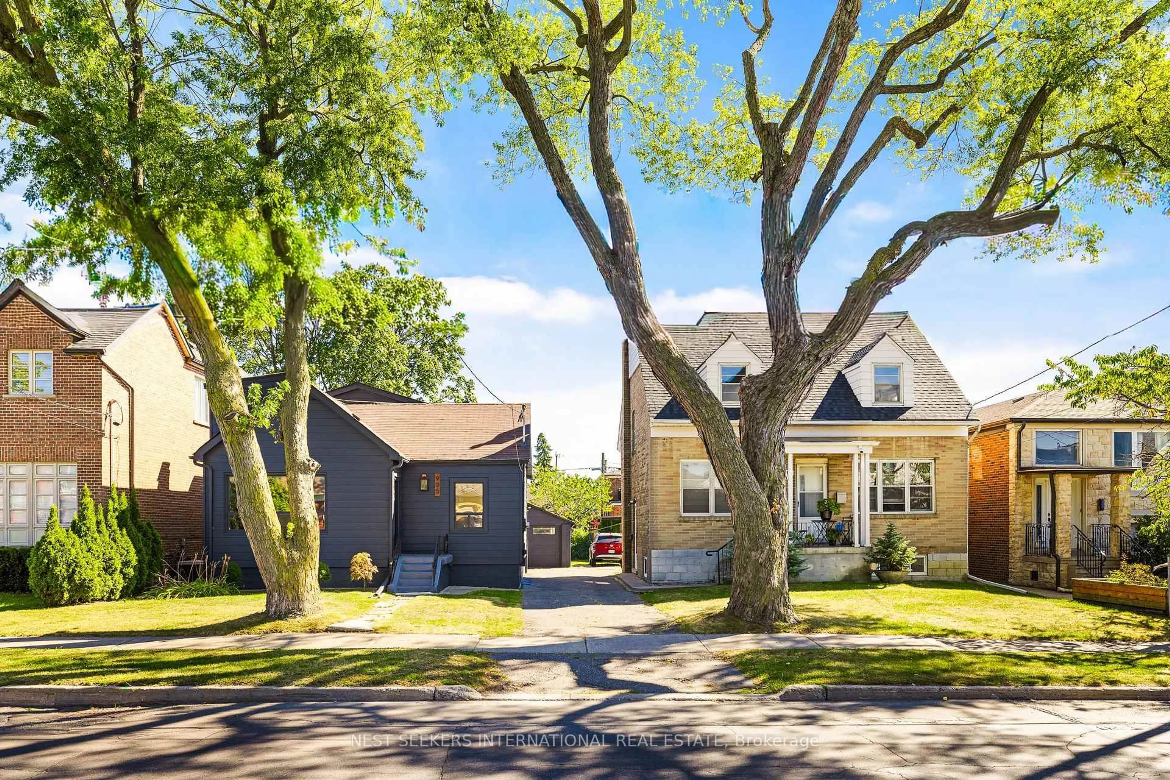 Unknown for 905 & 907 Glencairn Ave, Toronto Ontario M6B 2A6