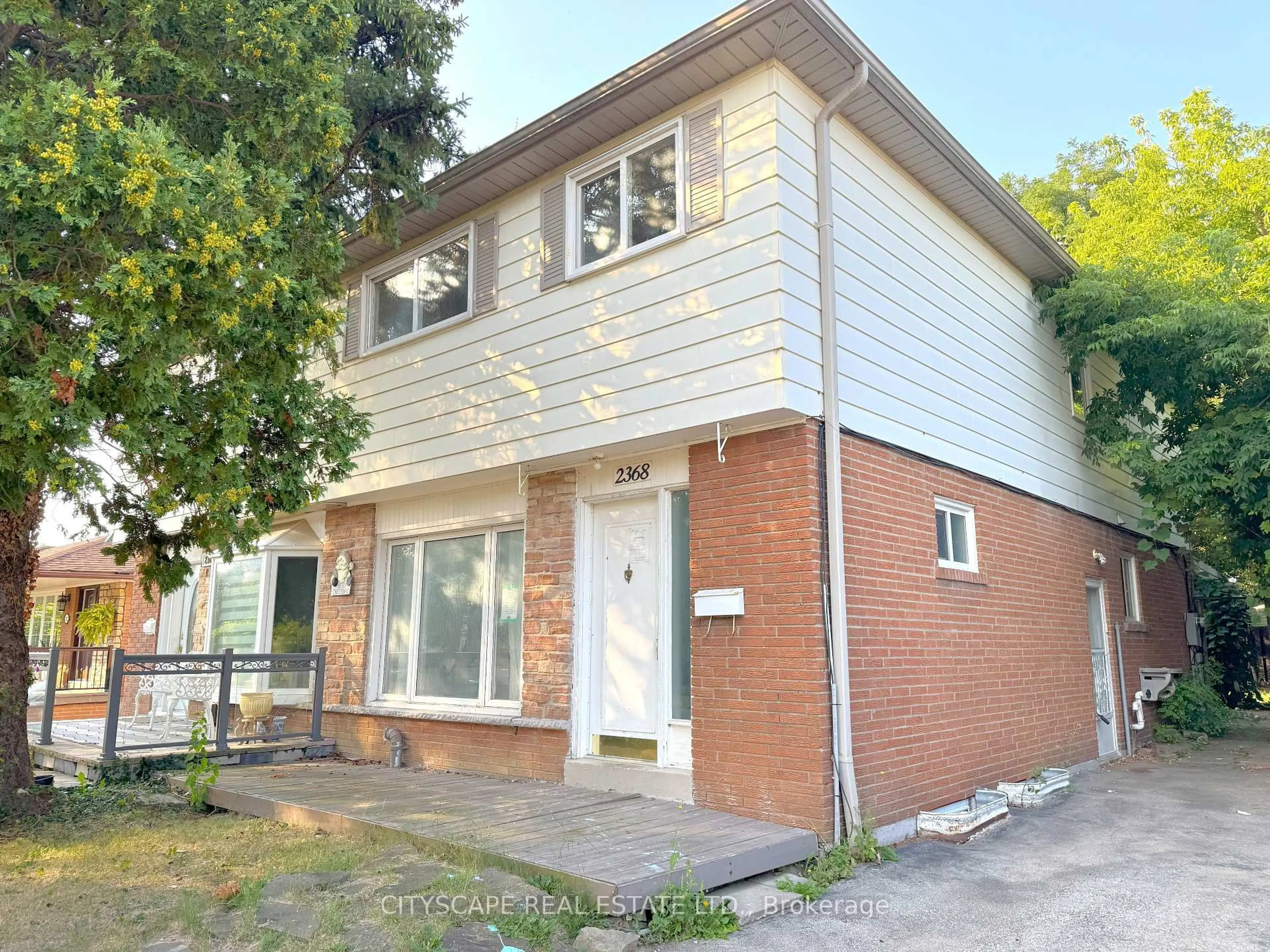 Home with brick exterior material, street for 2368 Gareth Rd, Mississauga Ontario L5B 1Z5
