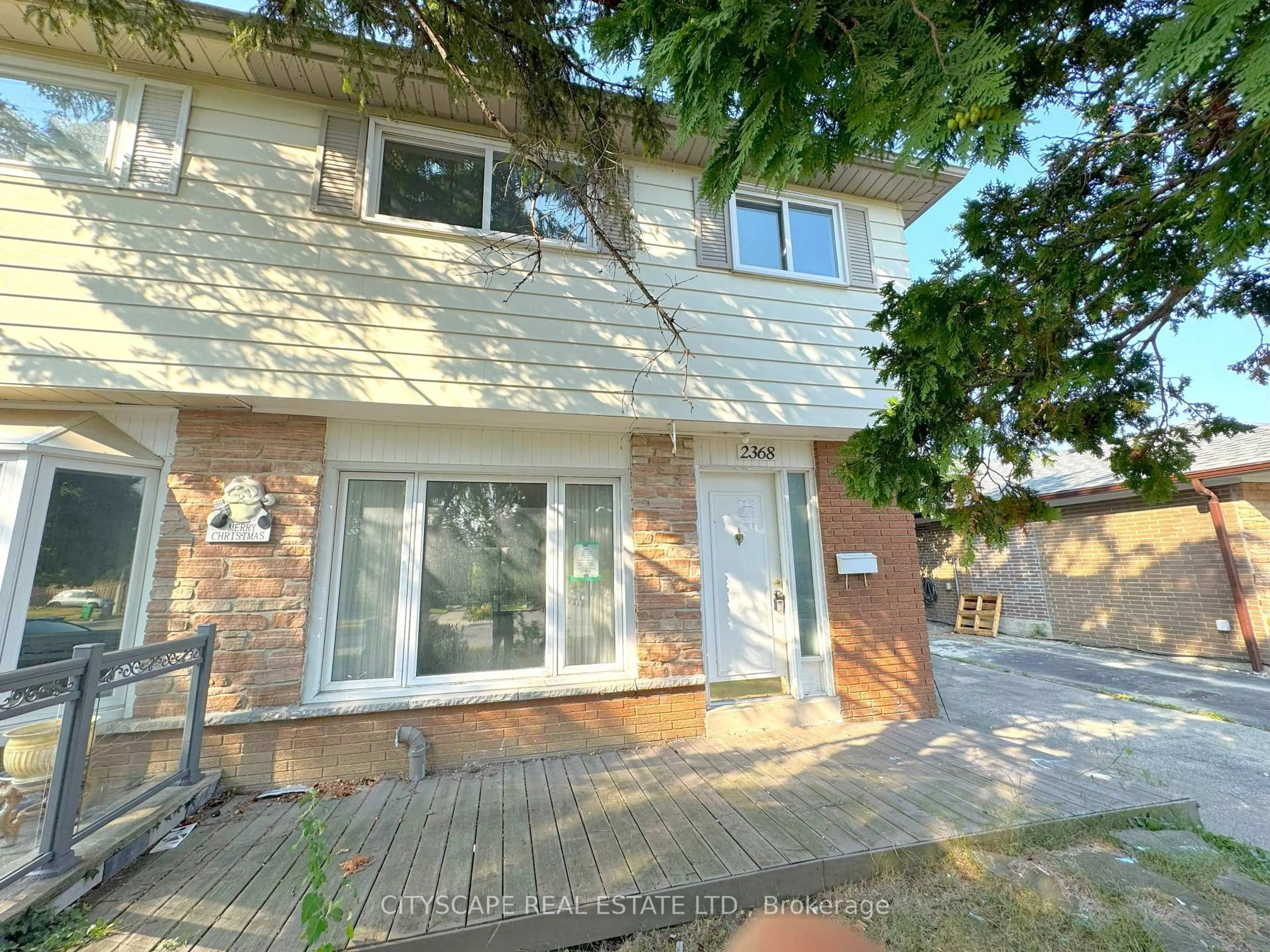 A pic from outside/outdoor area/front of a property/back of a property/a pic from drone, street for 2368 Gareth Rd, Mississauga Ontario L5B 1Z5