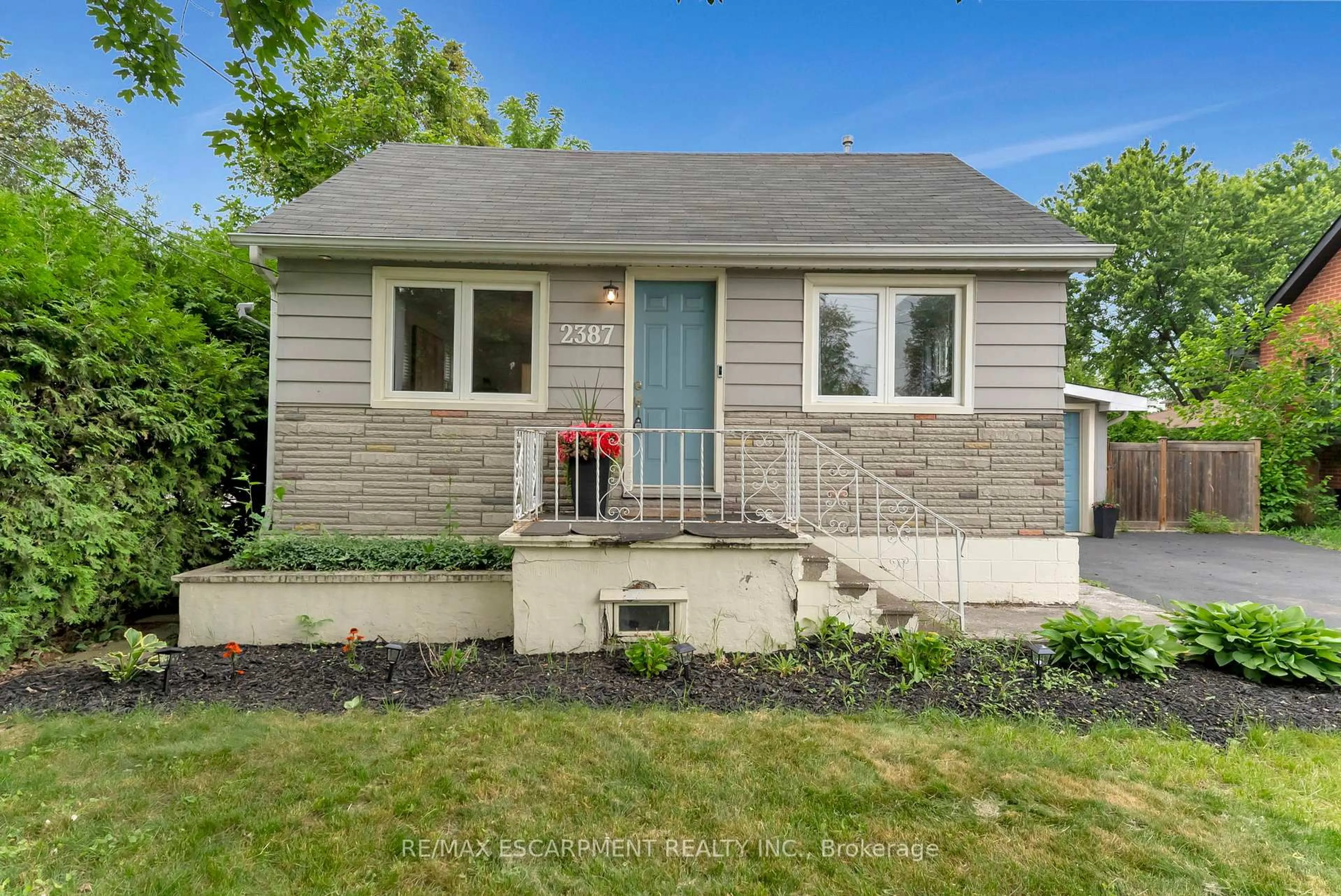 Unknown for 2387 Glenwood School Dr, Burlington Ontario L7R 3R9