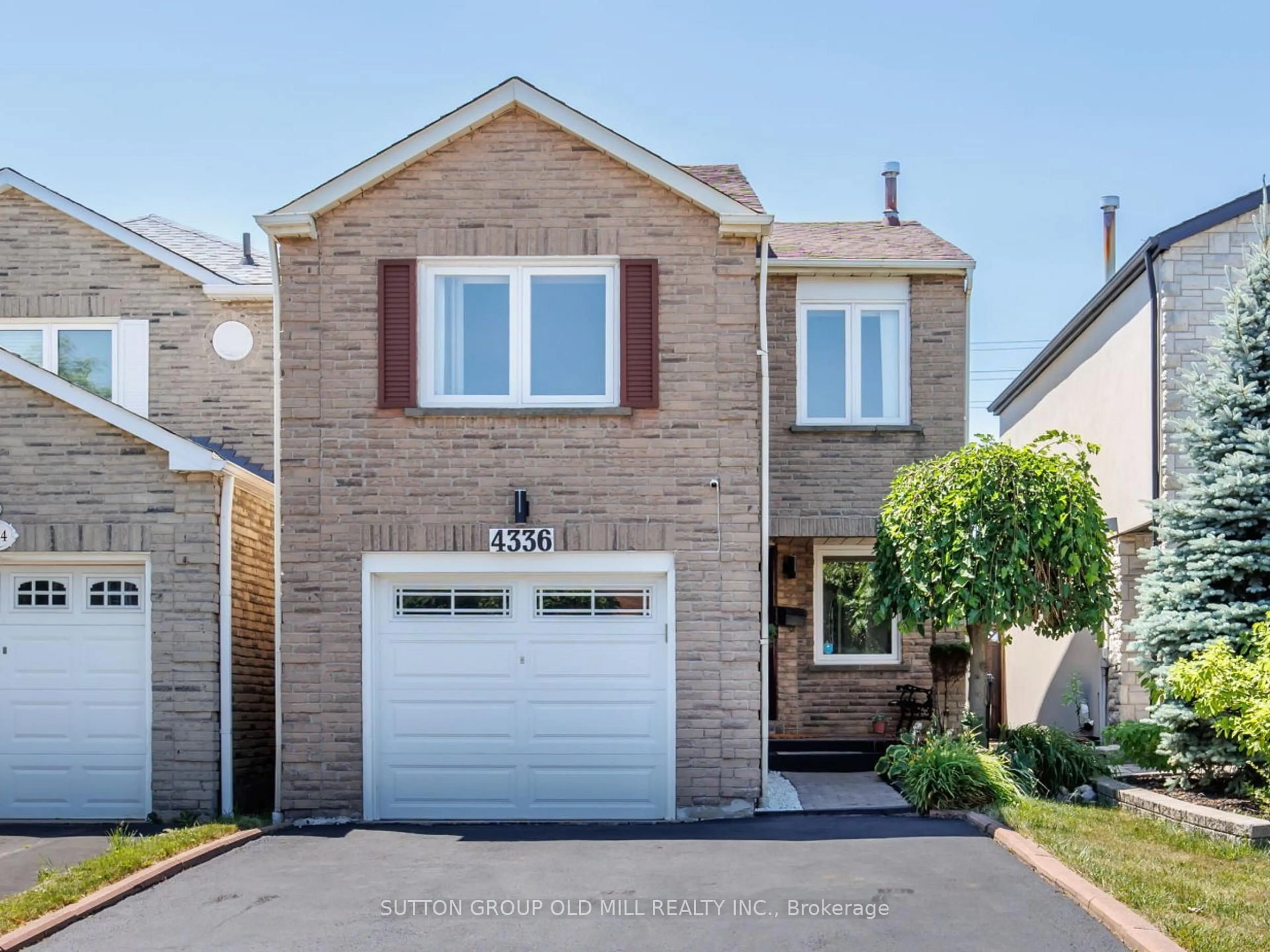 Home with brick exterior material, street for 4336 Lee Dr, Mississauga Ontario L4W 4A8