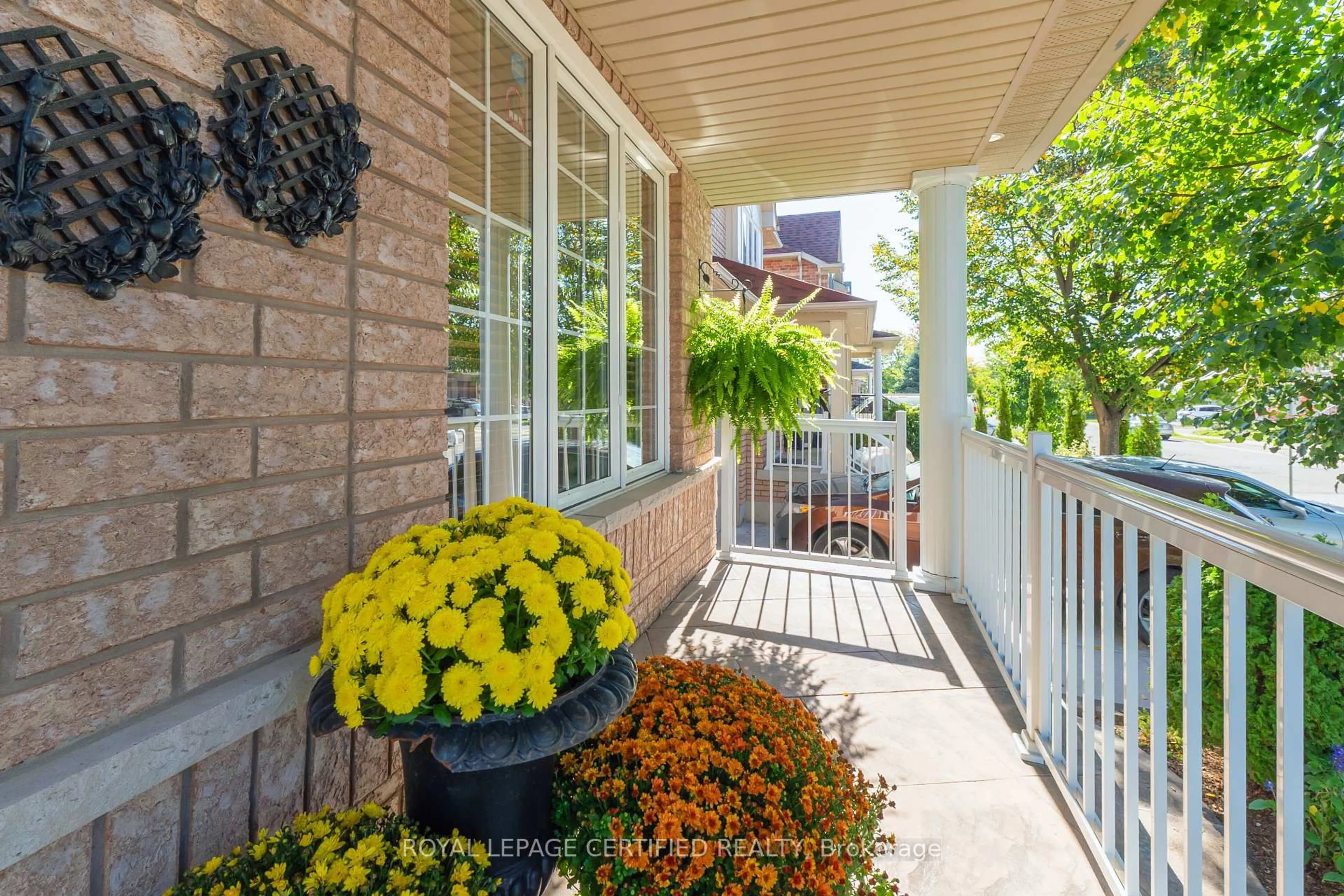 Indoor entryway for 43 Heatherdale Dr, Brampton Ontario L7A 2H4