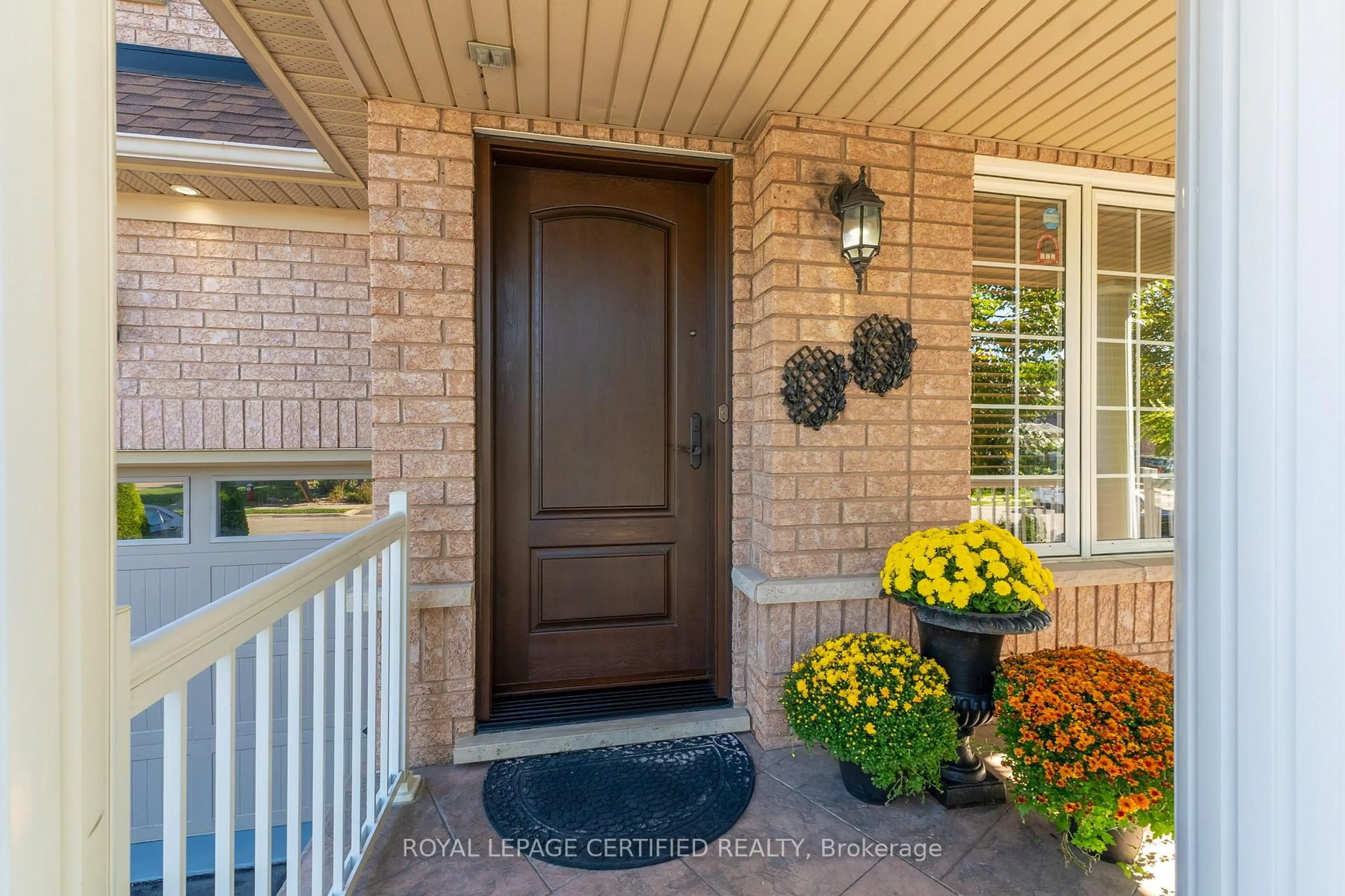 Indoor entryway for 43 Heatherdale Dr, Brampton Ontario L7A 2H4
