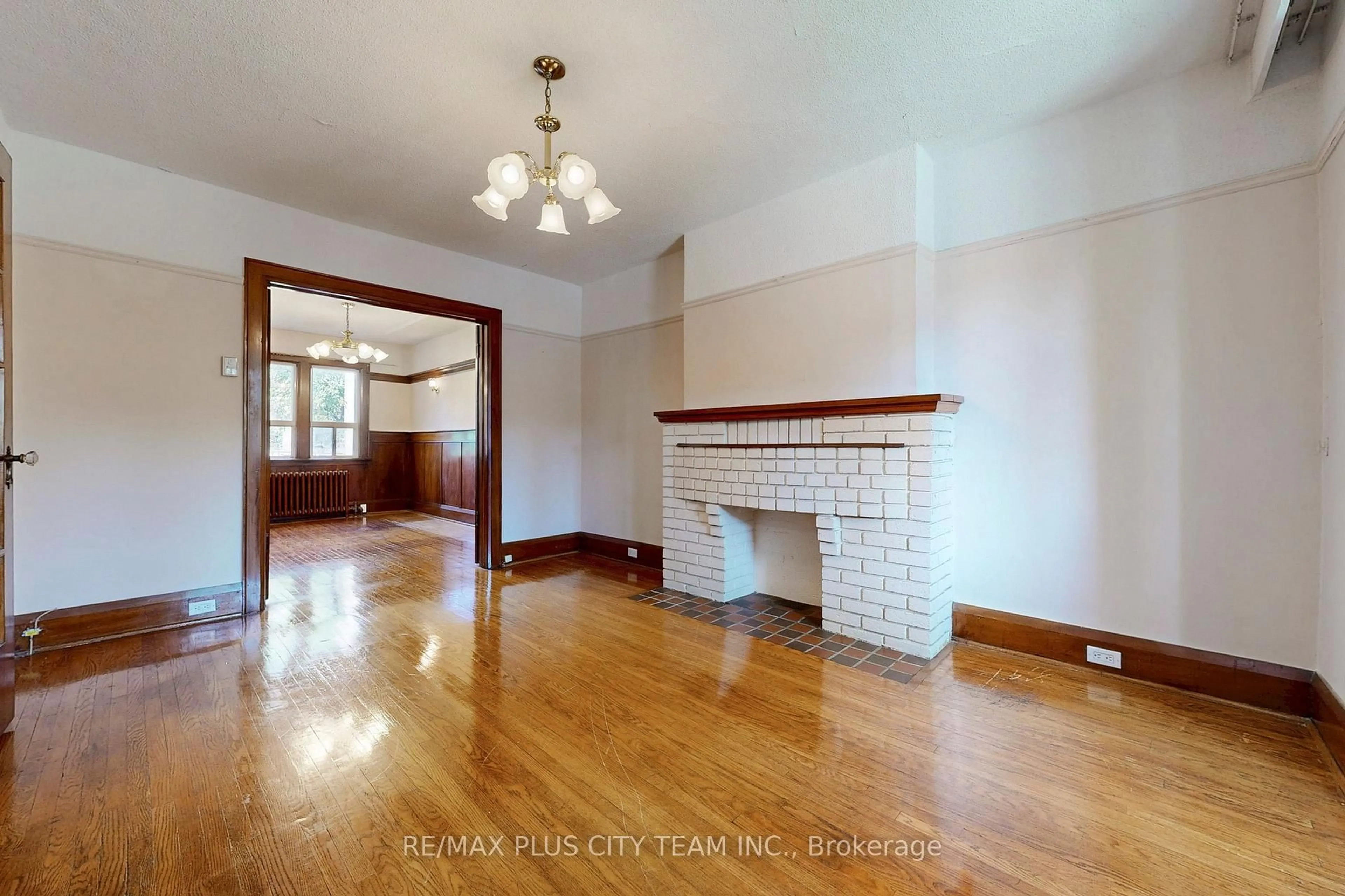 Unknown for 180 Pendrith St, Toronto Ontario M6G 1S2