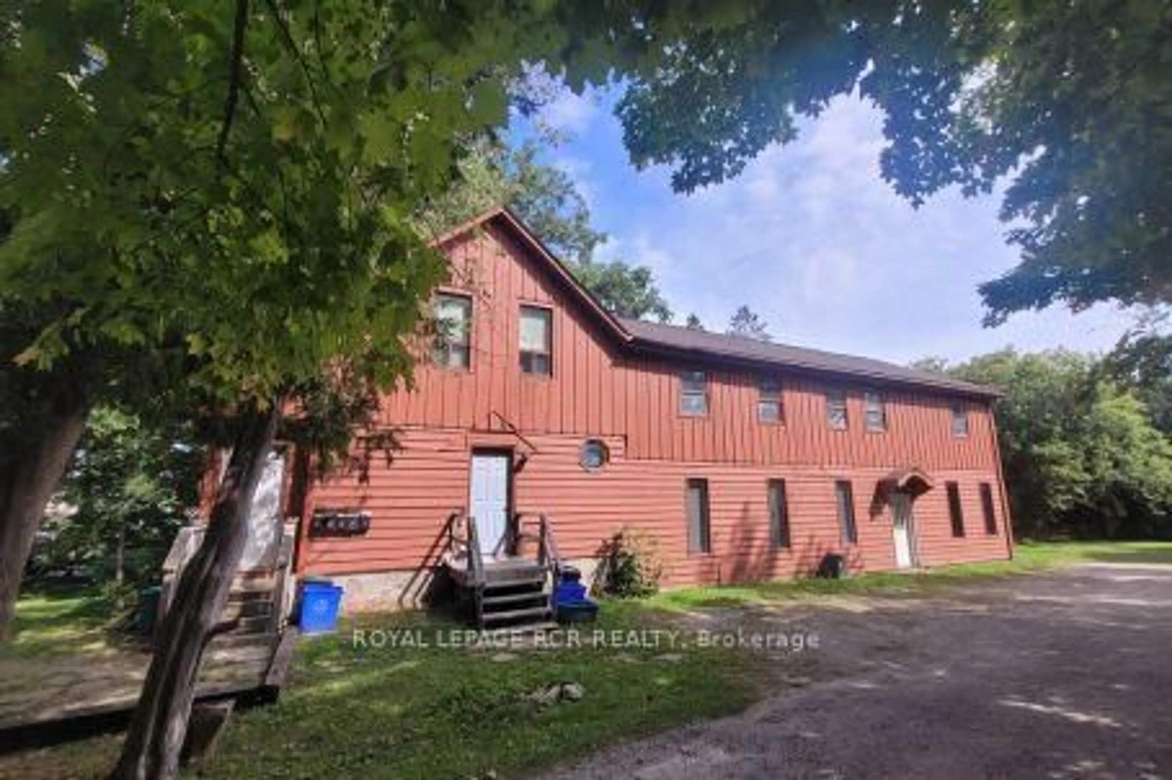 A pic from outside/outdoor area/front of a property/back of a property/a pic from drone, building for 9 Little York St, Orangeville Ontario L9W 1L8