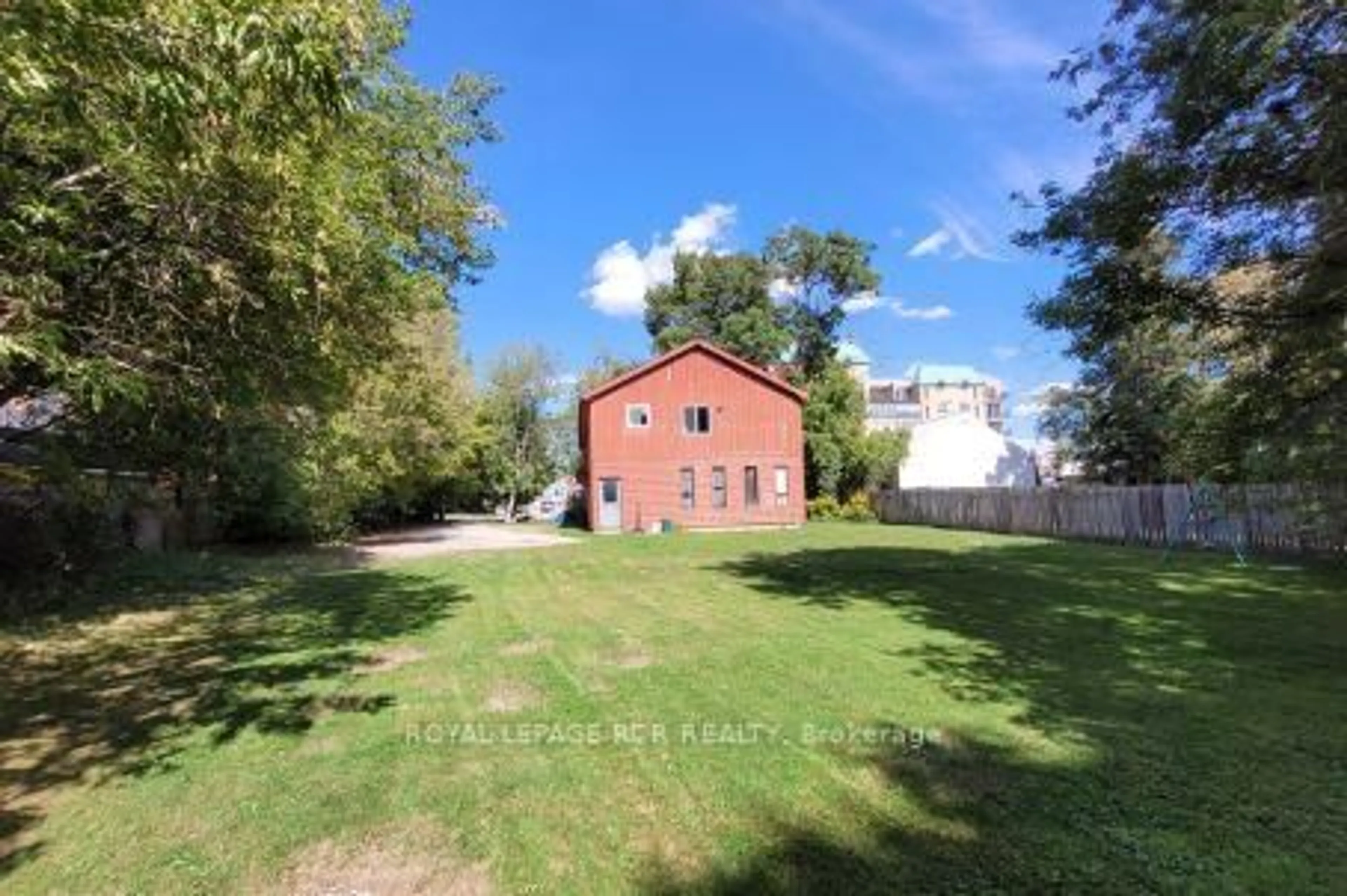 A pic from outside/outdoor area/front of a property/back of a property/a pic from drone, building for 9 Little York St, Orangeville Ontario L9W 1L8