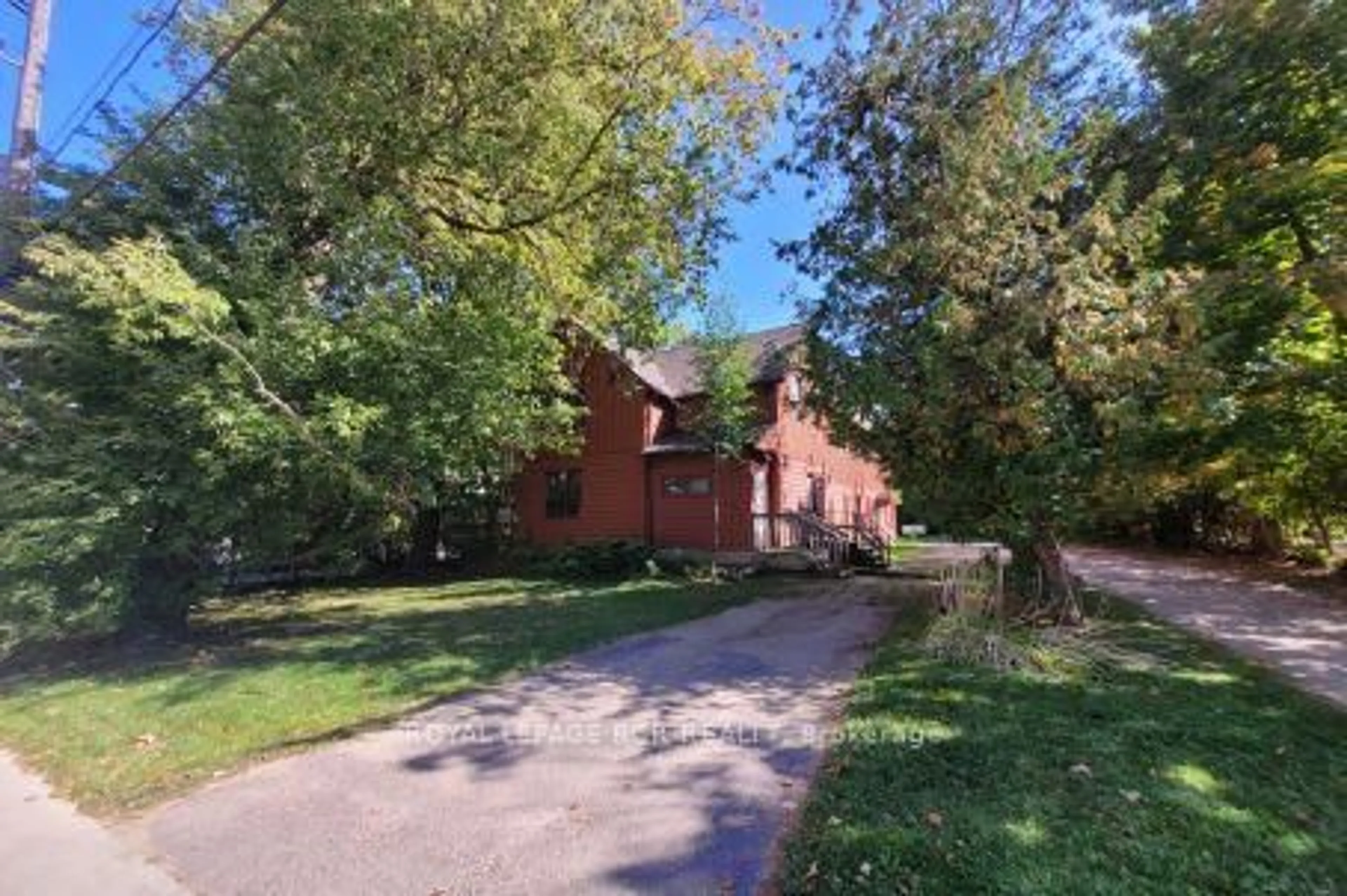 A pic from outside/outdoor area/front of a property/back of a property/a pic from drone, street for 9 Little York St, Orangeville Ontario L9W 1L8