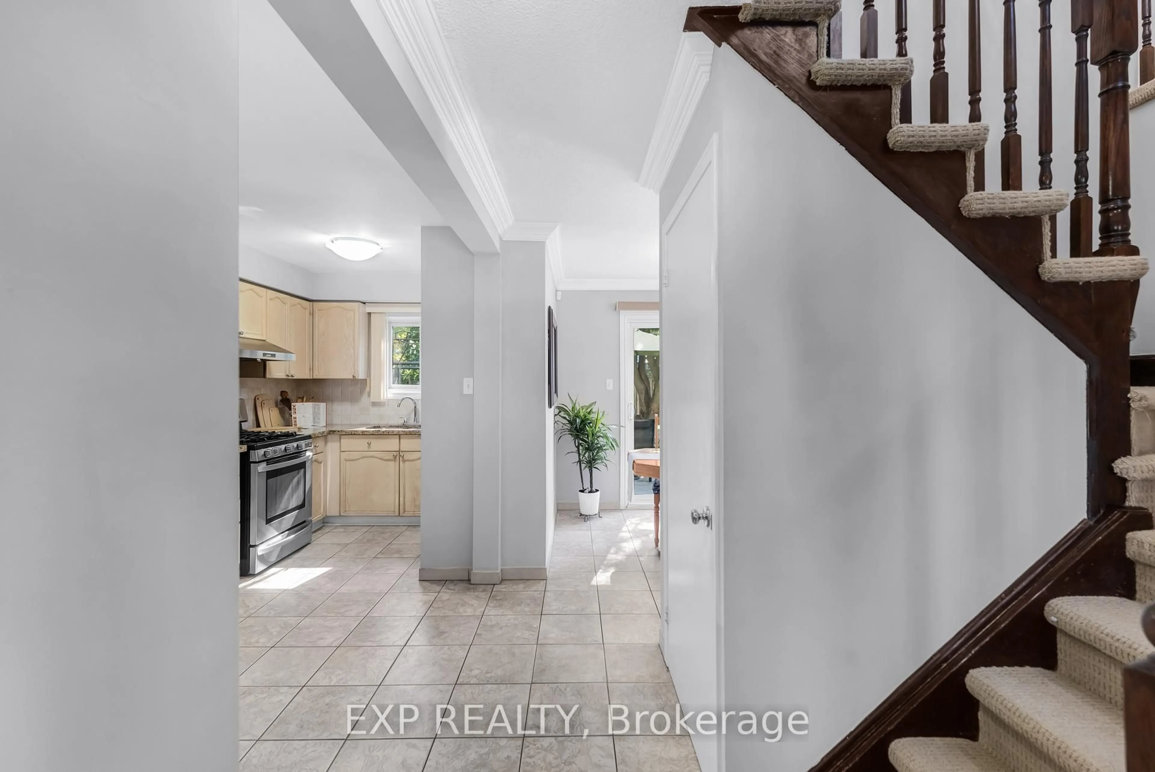 Indoor entryway for 148 Taylorwood Ave, Caledon Ontario L7E 1H8