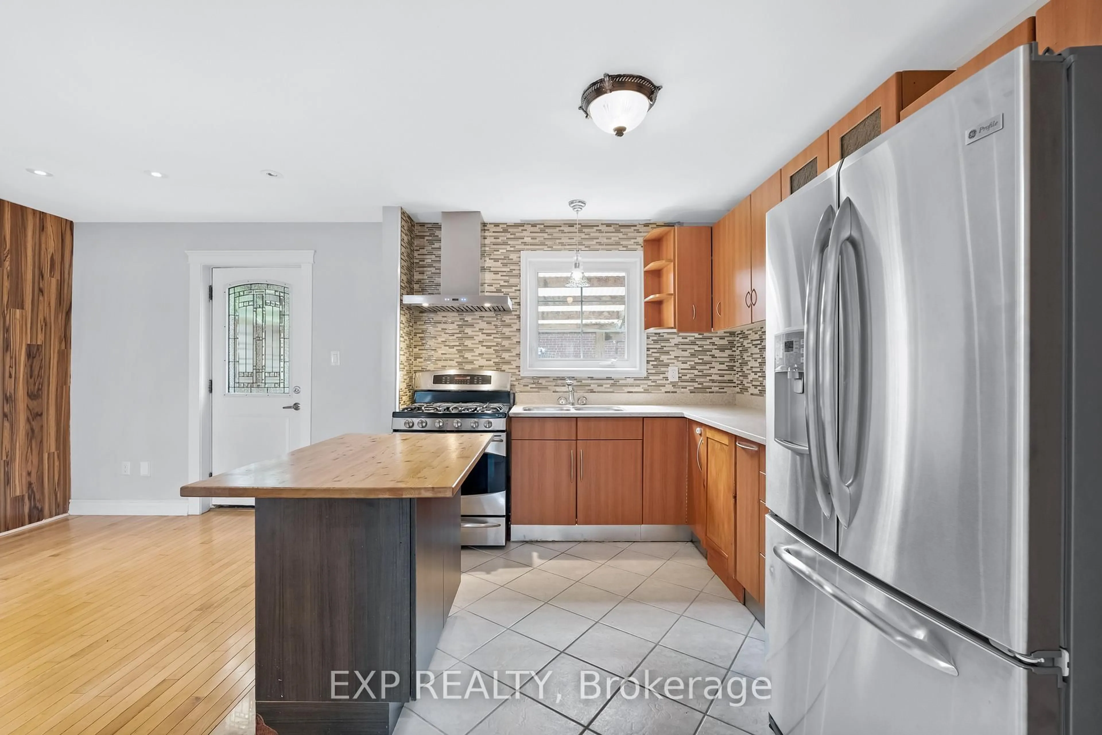 Unknown for 722 Weston Rd, Toronto Ontario M6N 3R5