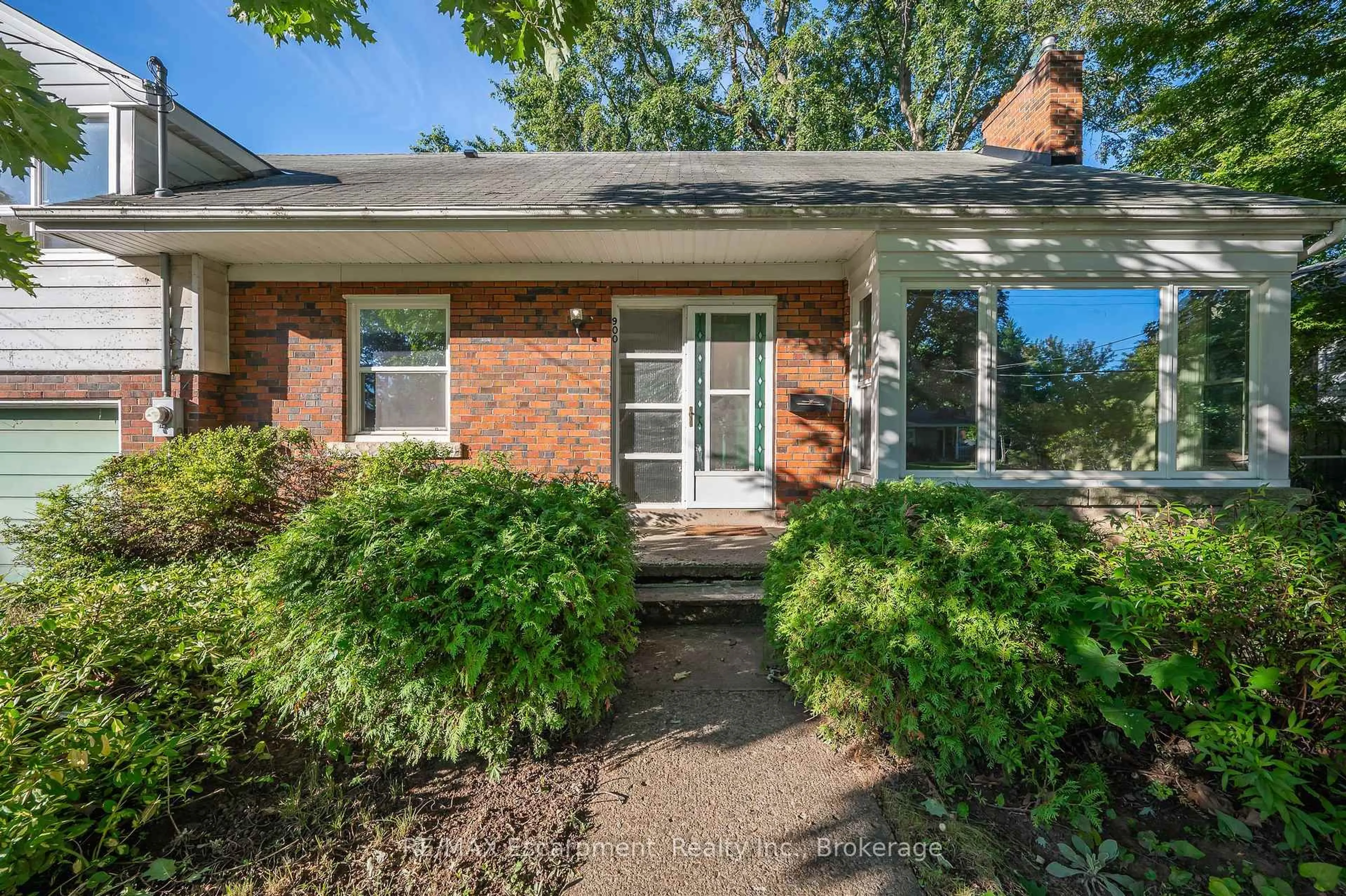 Home with brick exterior material, street for 900 Tanager Ave, Burlington Ontario L7T 2Y2