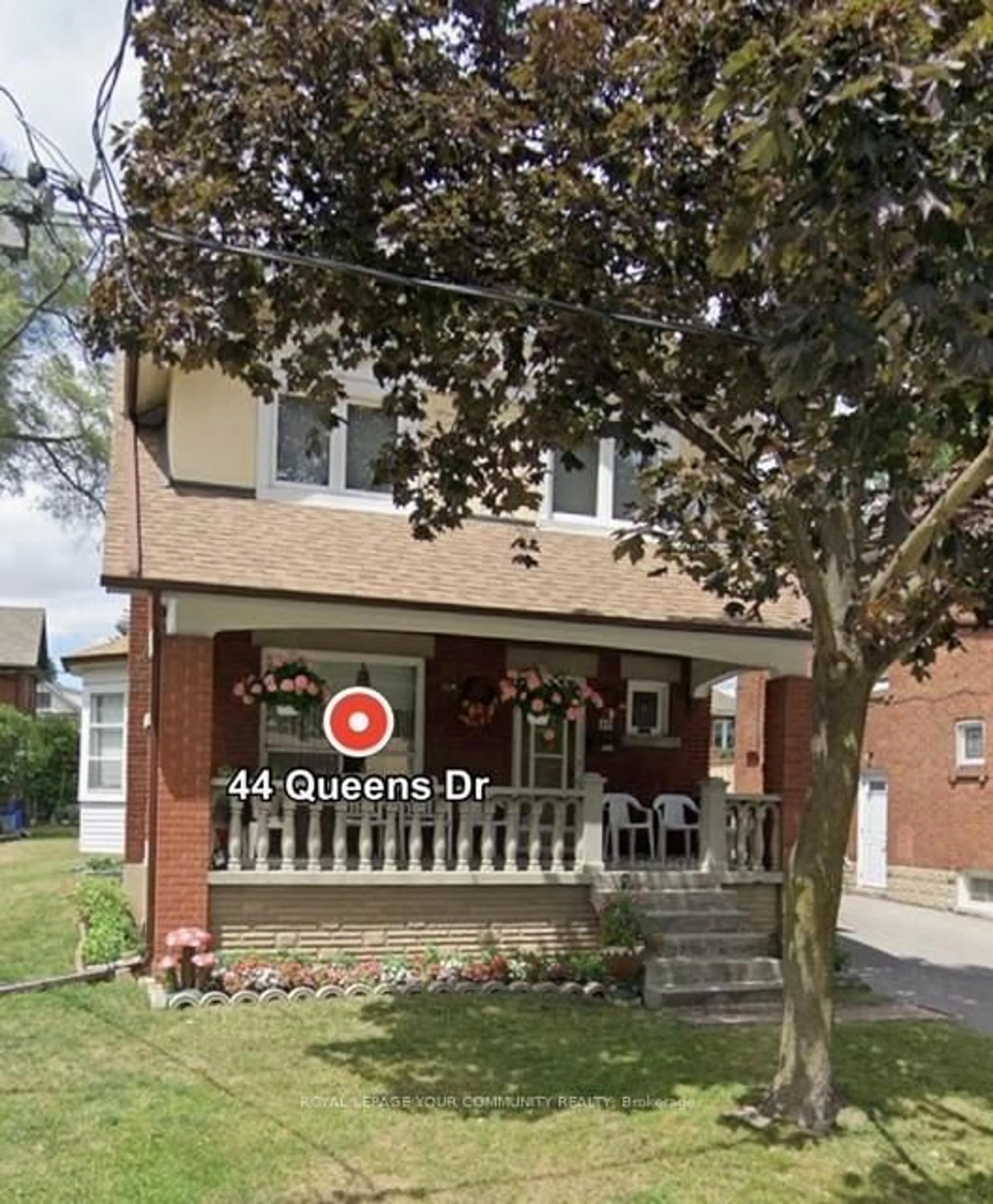 A pic from outside/outdoor area/front of a property/back of a property/a pic from drone, street for 44 Queens Dr, Toronto Ontario M9N 2H4