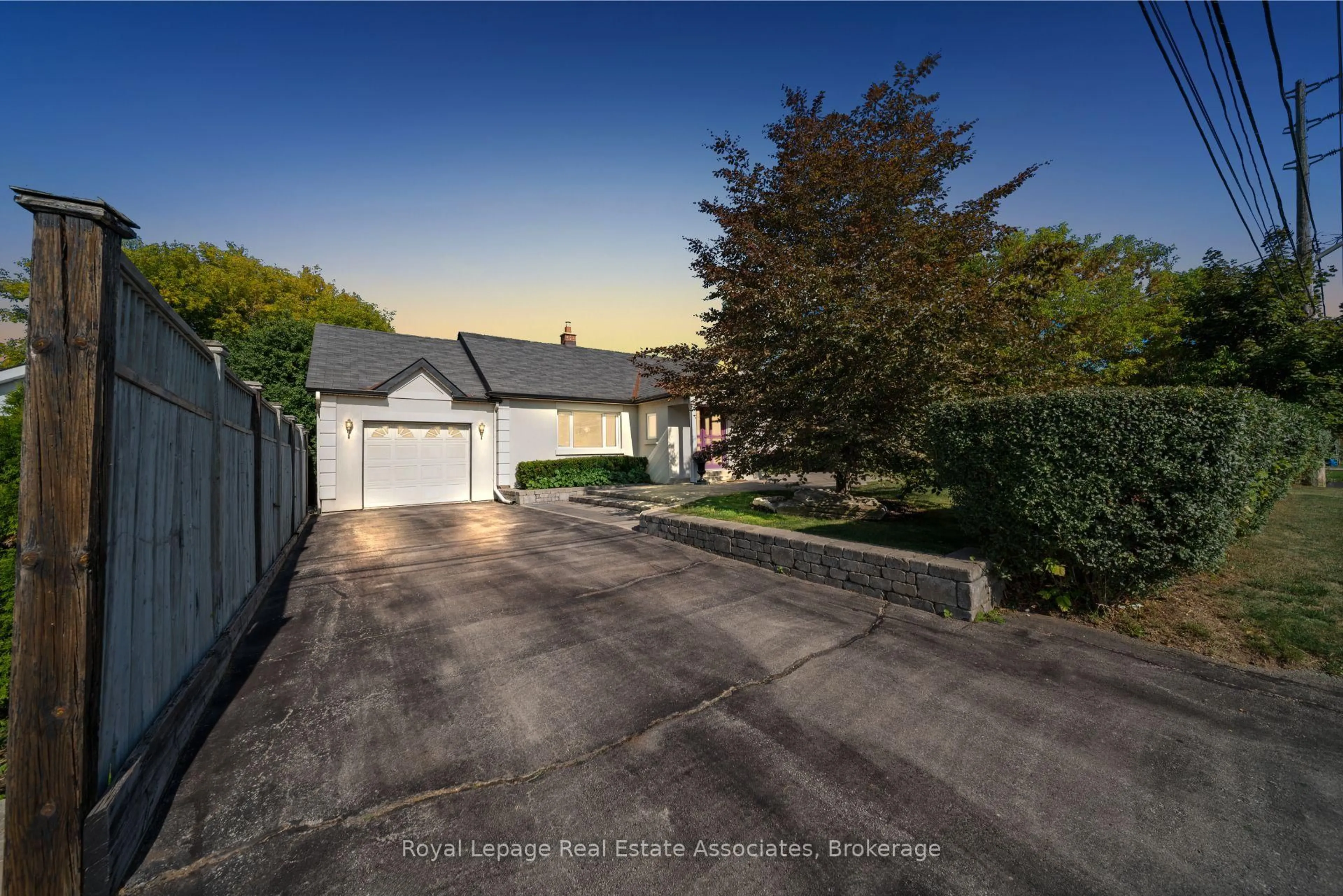 A pic from outside/outdoor area/front of a property/back of a property/a pic from drone, street for 7 Joymar Dr, Mississauga Ontario L5M 1G1