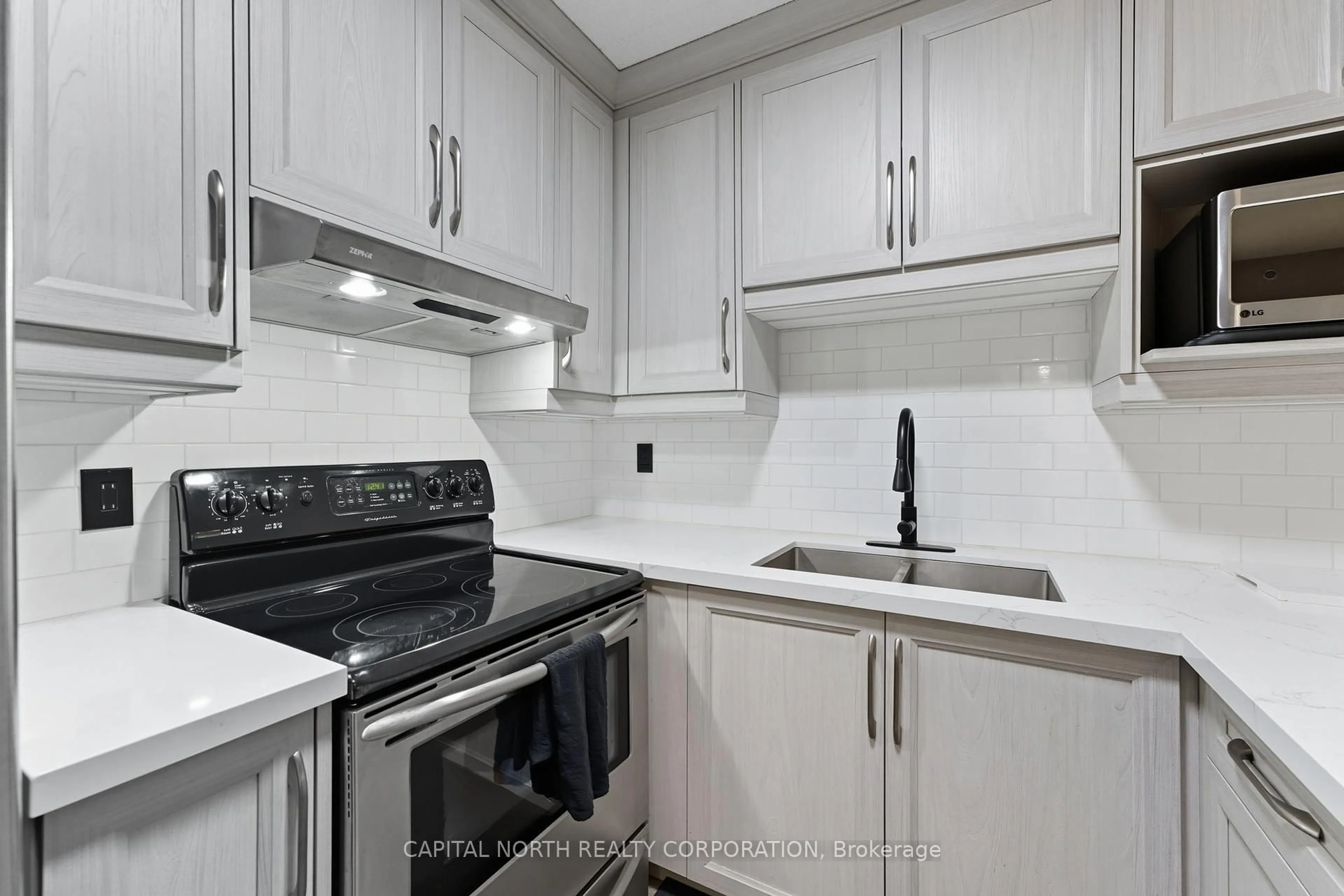 Standard kitchen, unknown for 4013 Kilmer Dr #203, Burlington Ontario L7M 4M3