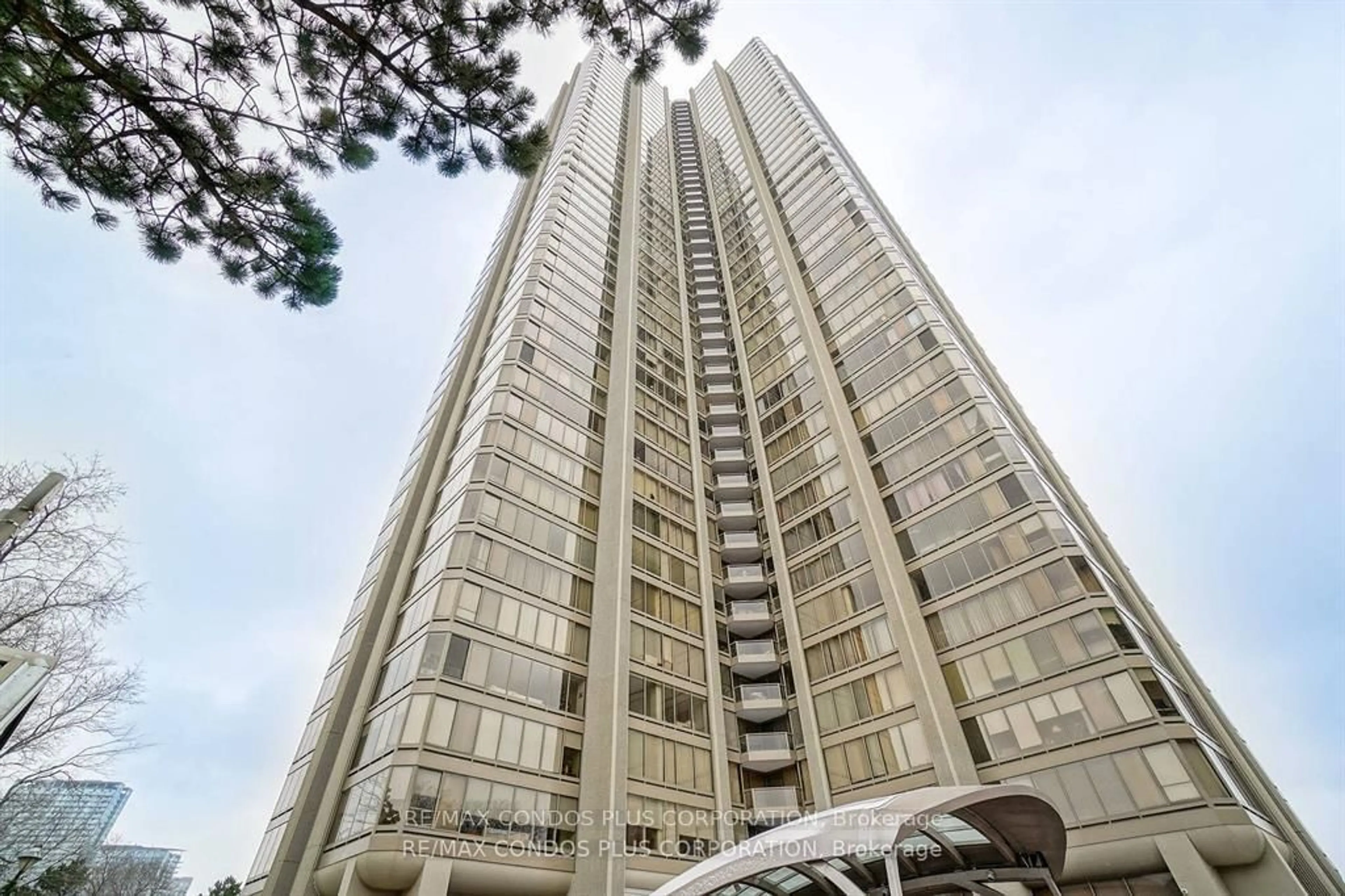 Indoor foyer for 2045 LAKE SHORE Blvd #805, Toronto Ontario M8V 2Z6
