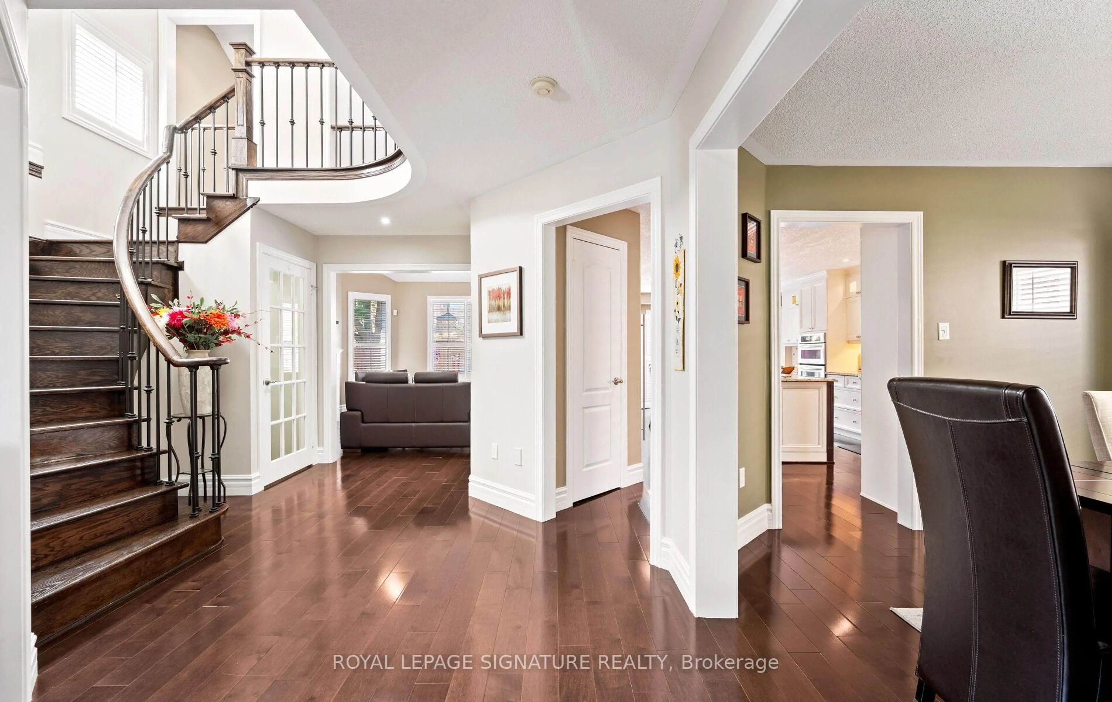 Indoor entryway for 49 Harley Ave, Halton Hills Ontario L7G 5R8