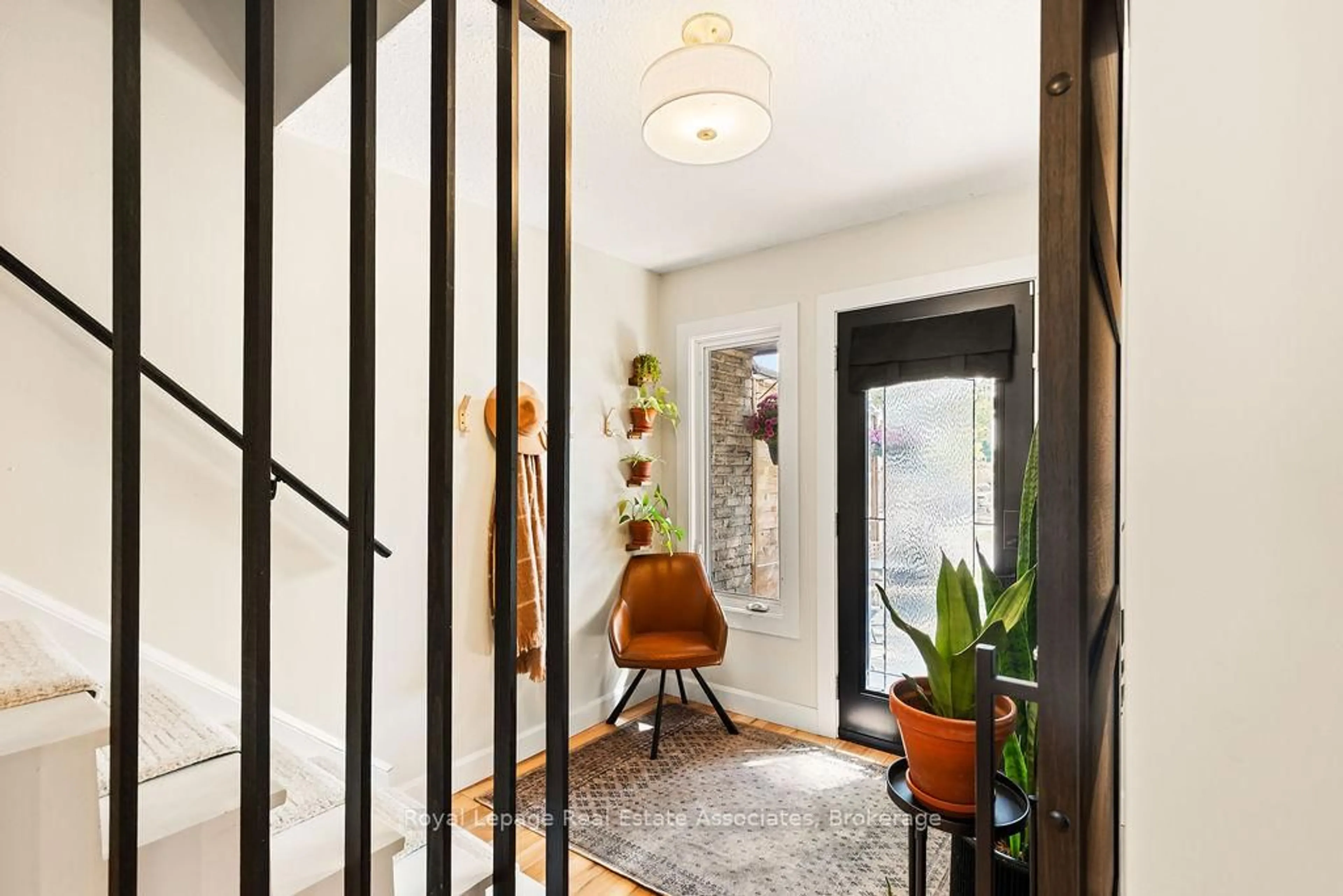 Indoor entryway for 23 Oxford St, Orangeville Ontario L9W 3P3