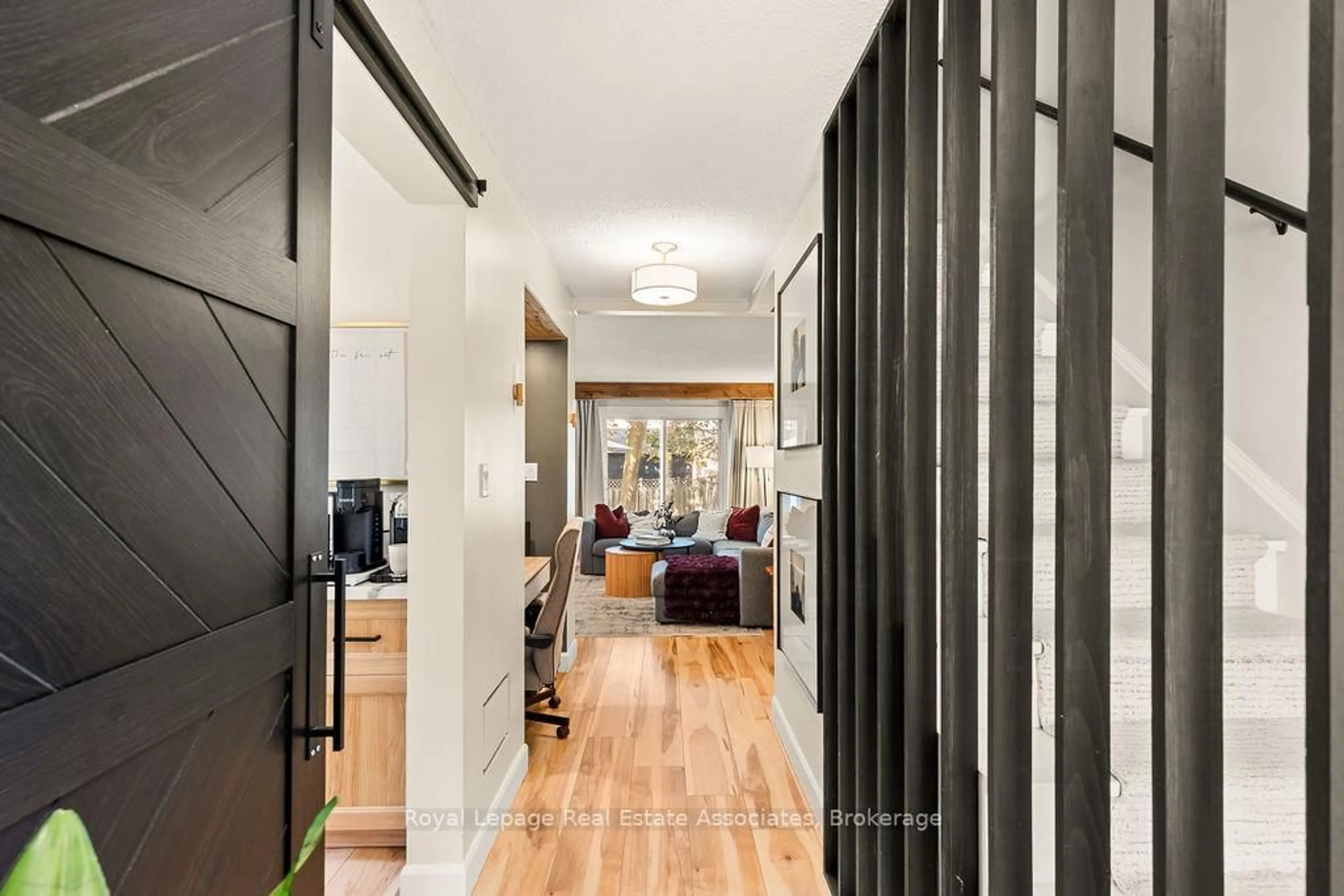 Indoor entryway for 23 Oxford St, Orangeville Ontario L9W 3P3